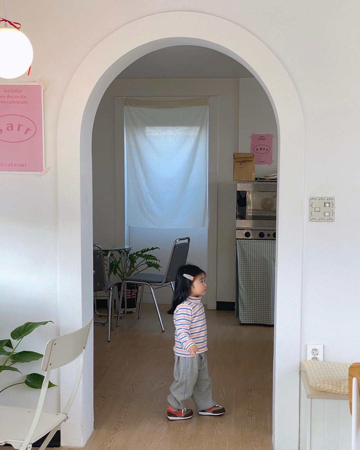 / 
아빠의 소중한 연차 날! 
전날부터 들뜬 나 … 😇 
또 연휴라 눙물나게 좋다 ….! 

오늘 이서는 뮤이템으로 풀 장챡하구 
💌 뽀글이 점퍼 / 스트라이프 폴라티 / 와플 상하복
편안함은 물론 컬러가 느무 사랑인께, 
올겨울 아니 봄까지 요기나게 입어줘야지 ➰🤍 

#뮤이 #뮤이아뜰리에 #아기상하복 #아기옷코디