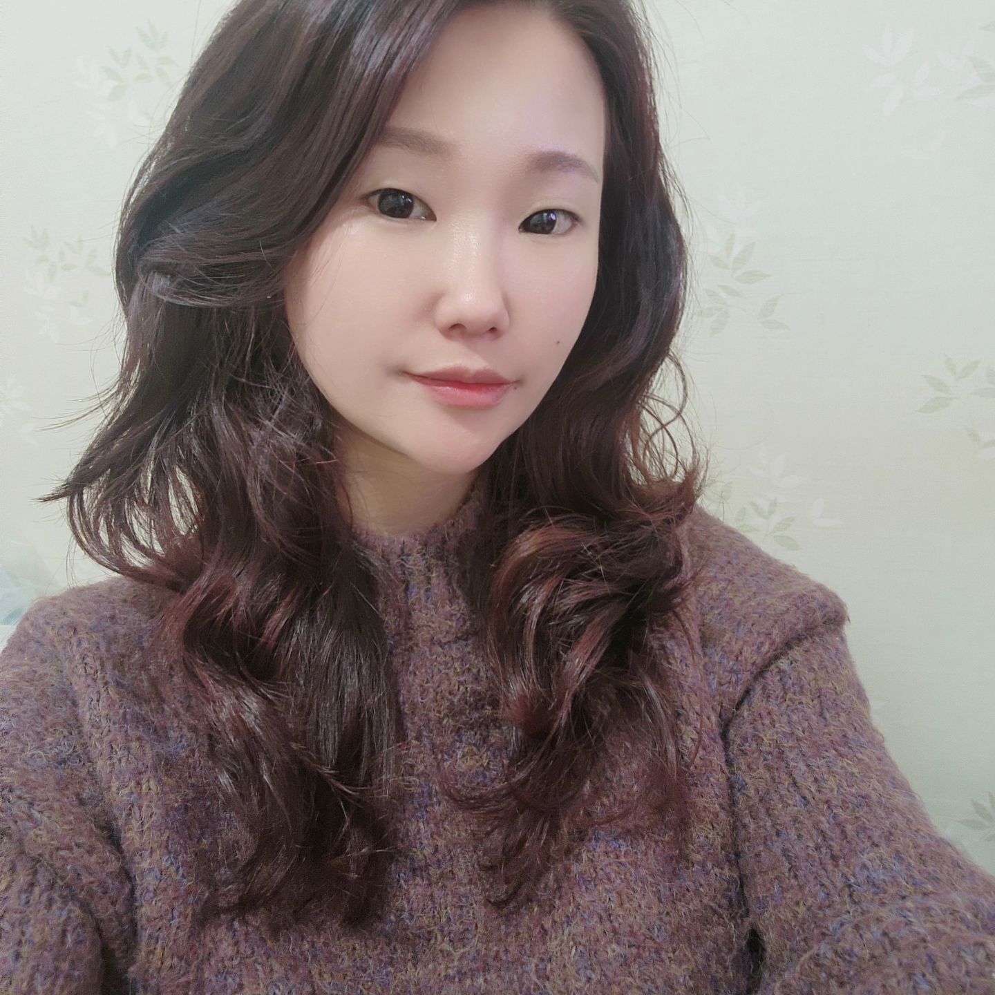 #싹둑싹둑✂️

드디어 머리를 잘랐다!
엉키구 갈라지고 끊기고 아주 난리도 아니였던
상한 머리는 안녕✋️✋️
더 짧게 단발로 할걸 그랬나 또 생각하는
제시입니닷 🤣🤣🤣🤣

(잠시딴소리📢)
이래저래 고민이 많은데 바쁜 와중에도
들어주고 이야기 해주는 울 오빠야 고마웡🤎🤎
lovecherrykr8

피로가 누적되어 일찍자도 풀리질 않네 😭

다들 컨디션 조절 잘해유 💜
날씨가 춥고 덥고 변덕이 심해 감기걸리기
딱이네요 🥲 

#환절기 #꾸미는여자 #30대 #젊줌마 #워킹맘일상
#머리자르기 #피로누적 #초췌모드 #웃으며살자