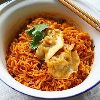 만두 넣어서 비빔면 호로록🍜
