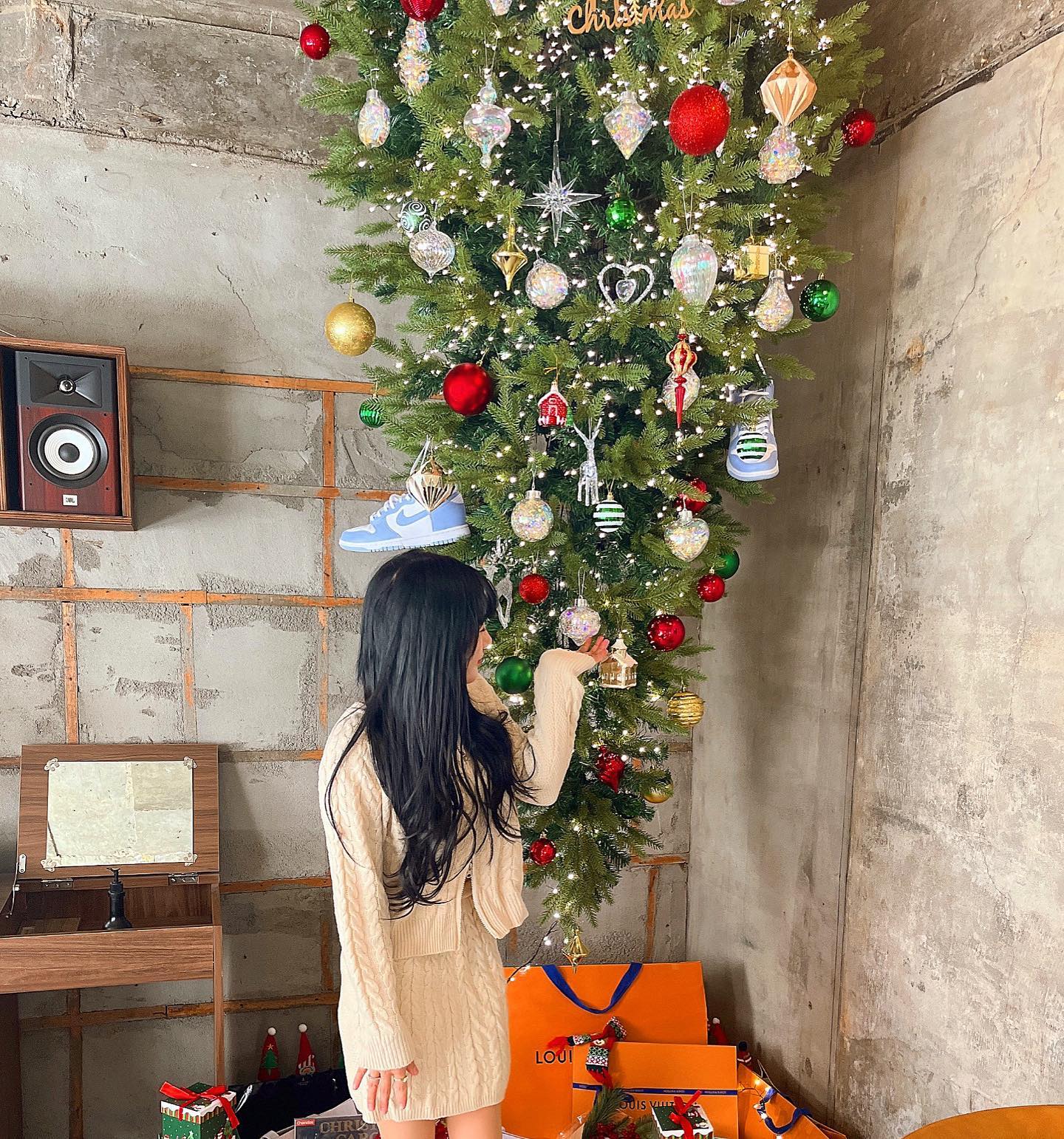 11월의 크리스마스🎄🤶🏻🎅🏻

🐶 귀여운 만두 상주견있는곳 noise_vynilbar 
.
.
.
.
.
.
.
.
.
.
.
.
.
.
.
.
.
.
.
.
.
.