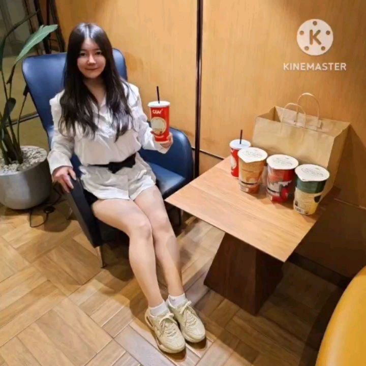 #광고
231224

크리스마스이브를 맞이해
방문한 CGV연남의
스위트 시네마

호텔 스위트룸 컨셉이라
라운지에서 음료와 주류를 제공해요

신발 벗고 슬리퍼로 갈아신고
리클라이너 의자에서 180도 누워
영화 노량 편안하게 관람하고 왔어요

cgv_korea inflca
#CGV #씨지브이 #영화맛집CGV #팝콘맛집CGV #이번주개봉작 #인플카 #영화노량