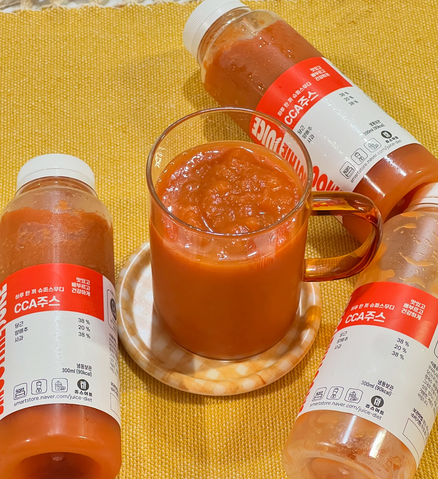 📍[ #쥬스어트 ] #cca주스 
#협찬

사과, 양배추, 당근이 들어가 신선하면서 달콤한 맛이 조화롭게 맛있는 건강주스🧡

몸에 좋은 주스라는 거 너무 유명하고 잘 알고 있지만
집에서 만들어 먹기엔 재료 손질부터 너무 귀찮고..
재료비도 무시하지 못하는데
한 병에 다 담긴 주스 그대로 마시기만 하면 되니
시간, 노동 절약하고 맛도 있고!
국내산 사과와 양배추를 사용했다고 하니 마시지 않을 이유가 없는 ෆ

섬유질이 많아 꾸덕한 느낌이고
한 병 다 마시면 은근 포만감도 높아서 아침 식사 대용으로 딱 좋다

2주만 꾸준히 마셔도 내장지방, 뱃살이 쏙 들어간다는 #까주스 
칼로리는 90kcal밖에 되지 않고
직접 만든 건강주스같아서 절로 건강해지는 기분이 든다

흡수율을 높이기 위해 당근과 양배추는 익혀서 제조되고
스테비아를 사용해 당은 줄이고 달콤함은 더해 진짜 맛있다

건강에도 좋은데 맛있어서 자꾸 마시고 싶어지는 주스 ಇ( ˵ᐛ ˵)ಇ

.

.

#건강주스 #당근주스 #양배추주스 #사과주스