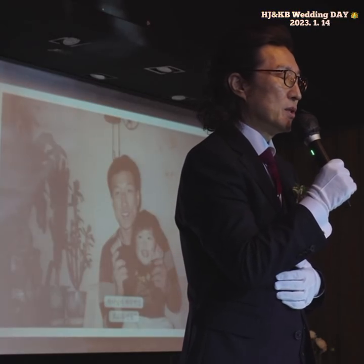 어느덧 1주년 💍🤍
이제야 업로드하는 우리만의 어쩌다 Wedding Concert 

정석대로가 아닌 제가 직접 선곡하고 짠 결혼식 내용이다보니 
본의 아니게 콘서트가 되어버린 저희만의 결혼식에 
함께 즐겨주시고 좋아해주셔서 감사드립니다 😌

함께 빛내준 사랑하는 아빠와 사랑하는 내 작은 제자들과 큰 제자들까지, 정말 뜻깊었던 HJ&KB Wedding DAY ✨