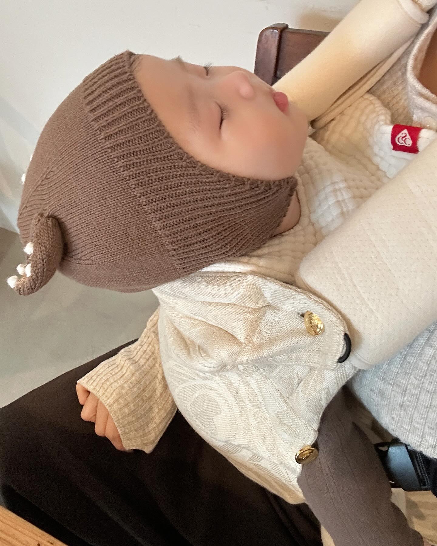 밤비윤슬이랑 정말 오랜만에 방문한 곳 🚪#카페기면민
윤술아 엄마랑 아빠가 좋아하는 곳이야 (속닥속닥)
너무 반갑게 맞아주셔서 힐링 듬뿍 💛 kimhyunmin.zip