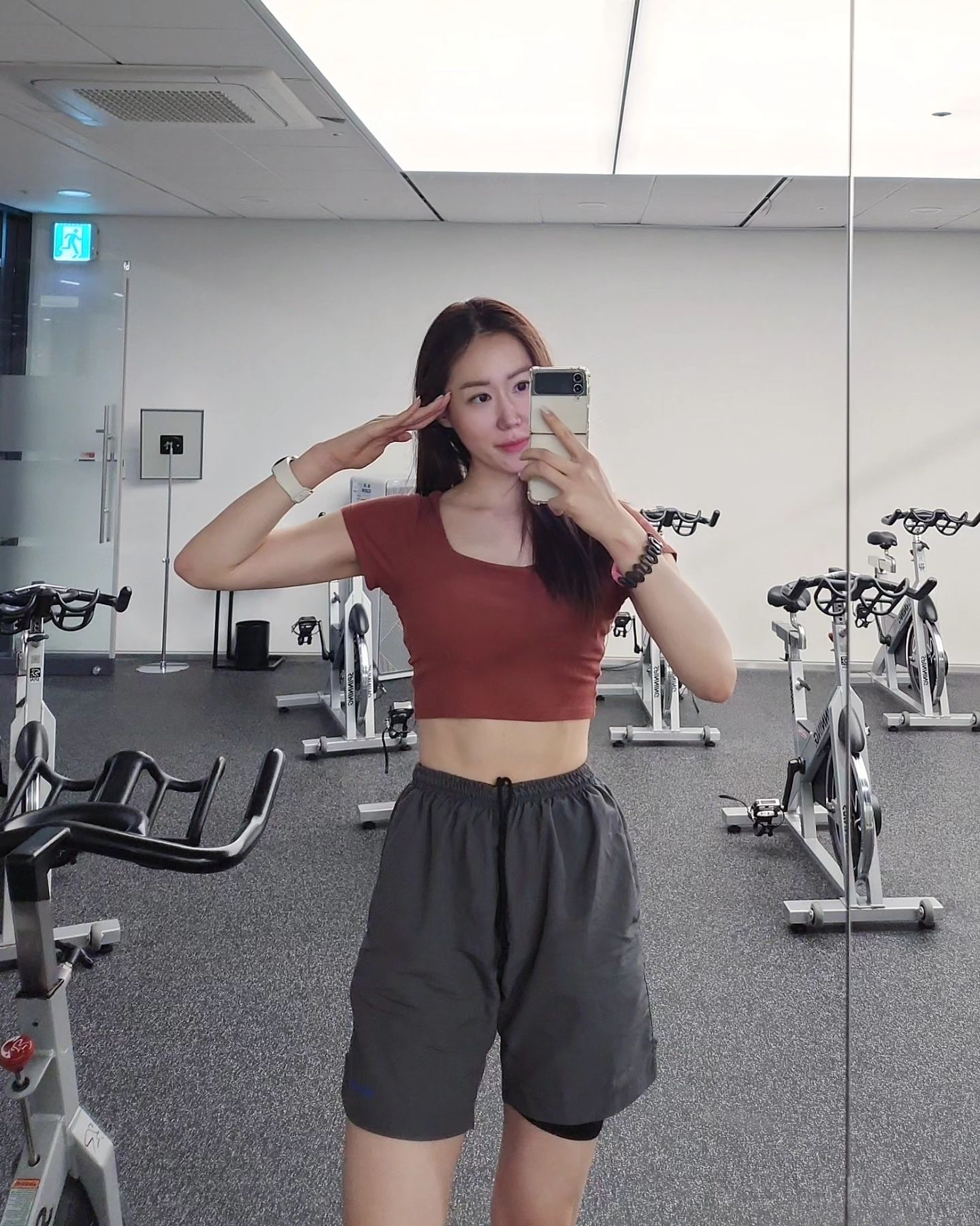 23년의 백쉰번째 헬티비티🐾 

🏋️‍♂️등

150번째 달성💖 ...
한 지난주 월요일ㅋㅋㅋㅋㅋ
올해 앞으로 30몇번,,,만 하면 목표달성하겠댜🖖

그리고 4개월 목표설정은 근육 모르겠고 체지방 2키로 빼기!

🆆🅾🆁🅺🅾🆄🆃 🆁🅾🆄🆃🅸🅽🅴

▫️래터럴 와이드 풀다운 4세트
▫️로우 로우 머신 4세트
▫️버티컬 트랙션 4세트
▫️시티드 케이블 로우 4세트

#오운완#둥_헬티비티