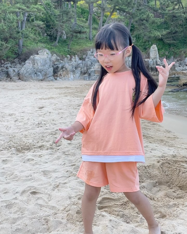 𖤐

올여름 첫 바다 여행 🌊🌊 
#쏠비치해변🌴 
#모래놀이실컷하고
#탕후루챌린지🍡🍡 

그러더니 자기도 탕후루 춤춘거 
다른 사람들이 보게 유튜브에 올려달라고 🤣🤣
⠀⠀⠀⠀⠀⠀⠀⠀⠀⠀⠀⠀⠀⠀⠀⠀
⠀⠀⠀⠀⠀⠀⠀⠀⠀⠀⠀⠀⠀⠀⠀⠀
⠀⠀⠀⠀⠀⠀⠀⠀⠀⠀⠀⠀⠀⠀⠀⠀
⠀⠀⠀⠀⠀⠀⠀⠀⠀⠀⠀⠀⠀⠀⠀⠀
⠀⠀⠀⠀⠀⠀⠀⠀⠀⠀⠀⠀⠀⠀⠀
#꽃보다하리🌸 
#삼척여행
#삼척쏠비치 
#프라이빗해변🏖 
#탕후루챌린지