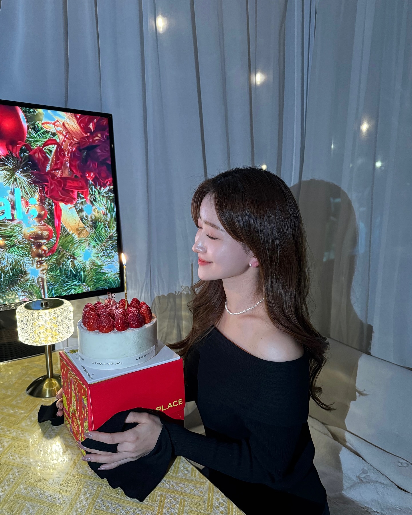 seventy_eight_two_hannam 
생일 D-3 🎂🤍
프라이빗하게 놀기 좋은 곳 발견✨
루프탑은 날씨 따뜻해지면 다시 가봐야지💖