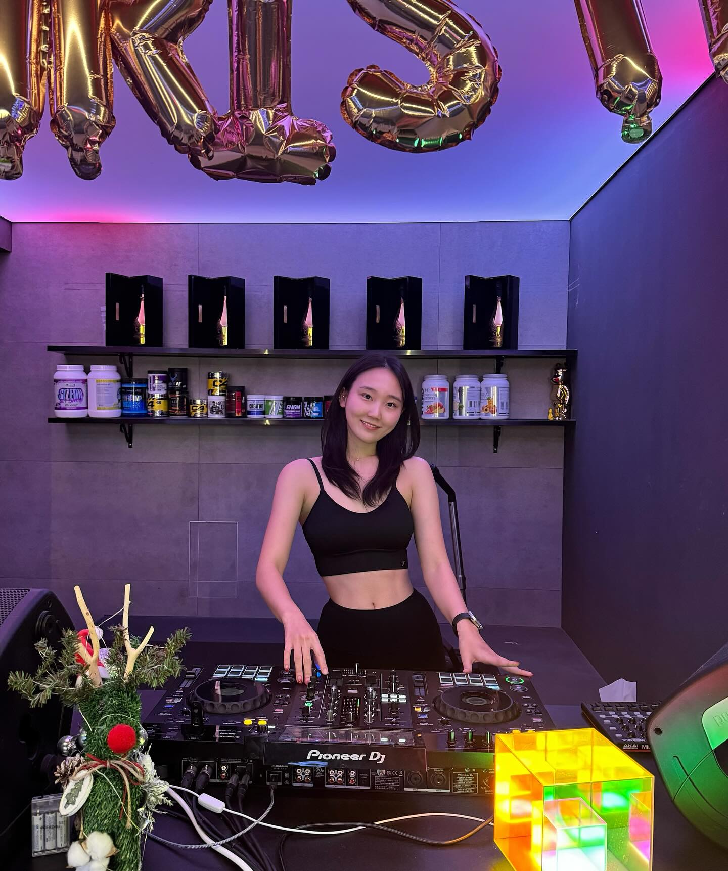 ✨DJ를 꿈꾸는 ✨

오늘 착용한 제품은 도로시와 풀샷브라 볼륨업 서포트 입니다 !
속옷으로도 착용할 수 있고, 운동할때도 말림없이 편하게 착용 가능해서 오운완 🥳
구매 원하시는 분들은 상단 스토리 링크에서 구매 가능하시구 할인쿠폰 원하시면 댓글이나 디엠 주세요 🔥

#도로시와  #dorosiwa #자체제작 #노와이어브라 #노와이어브라추천 #속옷추천 #속옷브랜드 #속옷브랜드추천 #속옷선물 #속옷 #여자속옷 #예쁜속옷 #애슬레져 #스포츠브라 #언더웨어 #브라탑 #브라렛 #운동 #헬스 #필라테스 #풀샷몰드 #풀샷브라 #브라 #브래지어 #운동브라 #운동룩 #볼륨업서포트