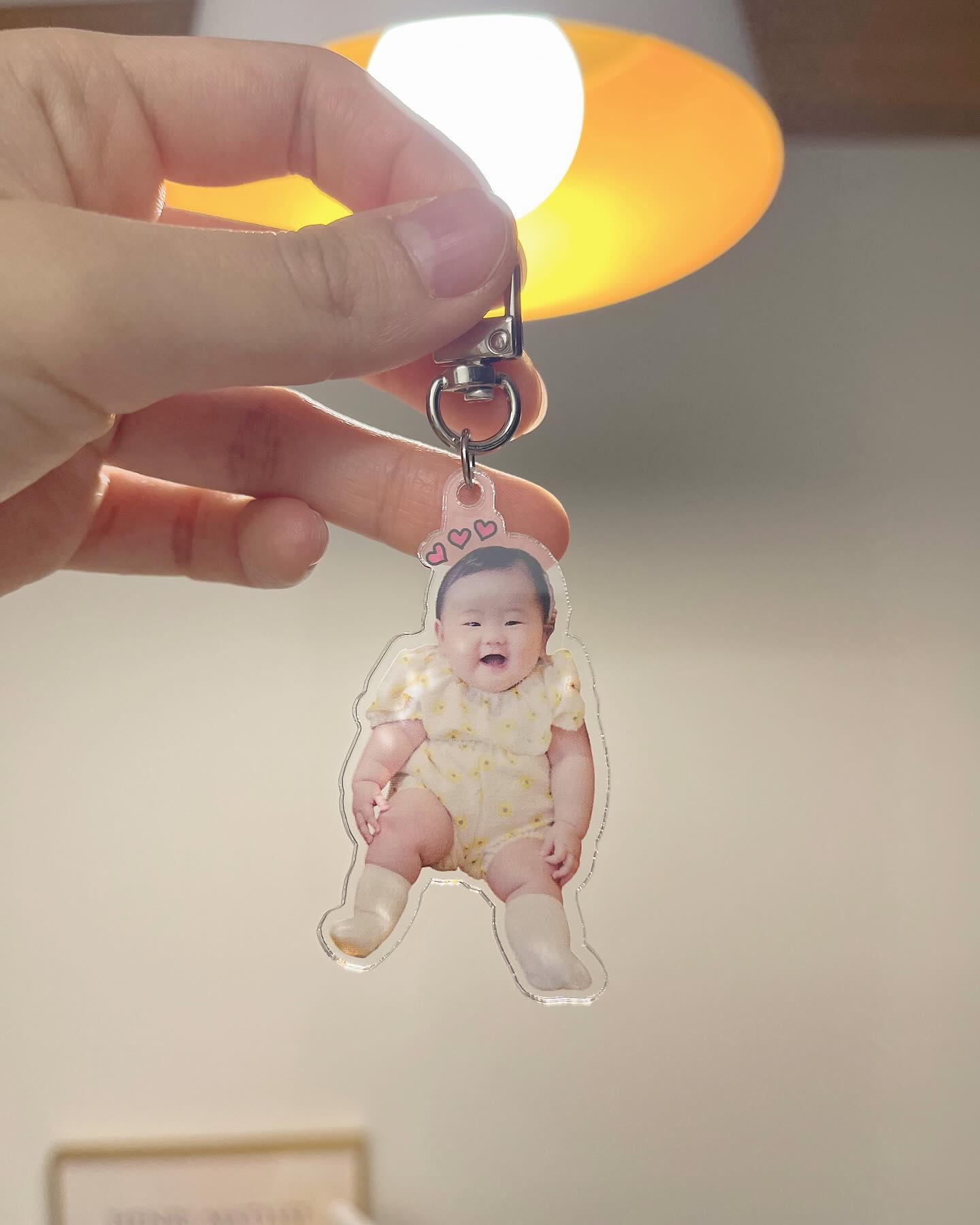 •
돌답례품 후기 ❕

우리 아가를 사랑해주는 이모들을 위해
키링, 아크릴등신대, 그립톡, 달력 등 
예쇼 굿즈를 제작했는데요 ⛤

그 중에서도 #와우박스 를 통해 제작한 
키링과 아크릴등신대는
이모팬들의 추가요청(?)도 있었지만
제가 너무 맘에 들어 추가로 주문했어요 ◡̎

돌잔치 앞두고 굿즈제작을
진짜 많이 알아봤는데 제일 저렴하고,
퀄리티가 정말 짱이에요 !

제일 맘에 드는 건 엄청나게 빠른 배송 ⚡️
다른 공장에 맡기는 게 아닌
작가님께서 직접 제작 & 배송하기 때문에
저도 돌잔치 전, 맞춰서 빠르게 받아볼 수 있었어요. 

#내돈내산 #제작굿즈 #와우박스
추천드립미다 ◡̎
