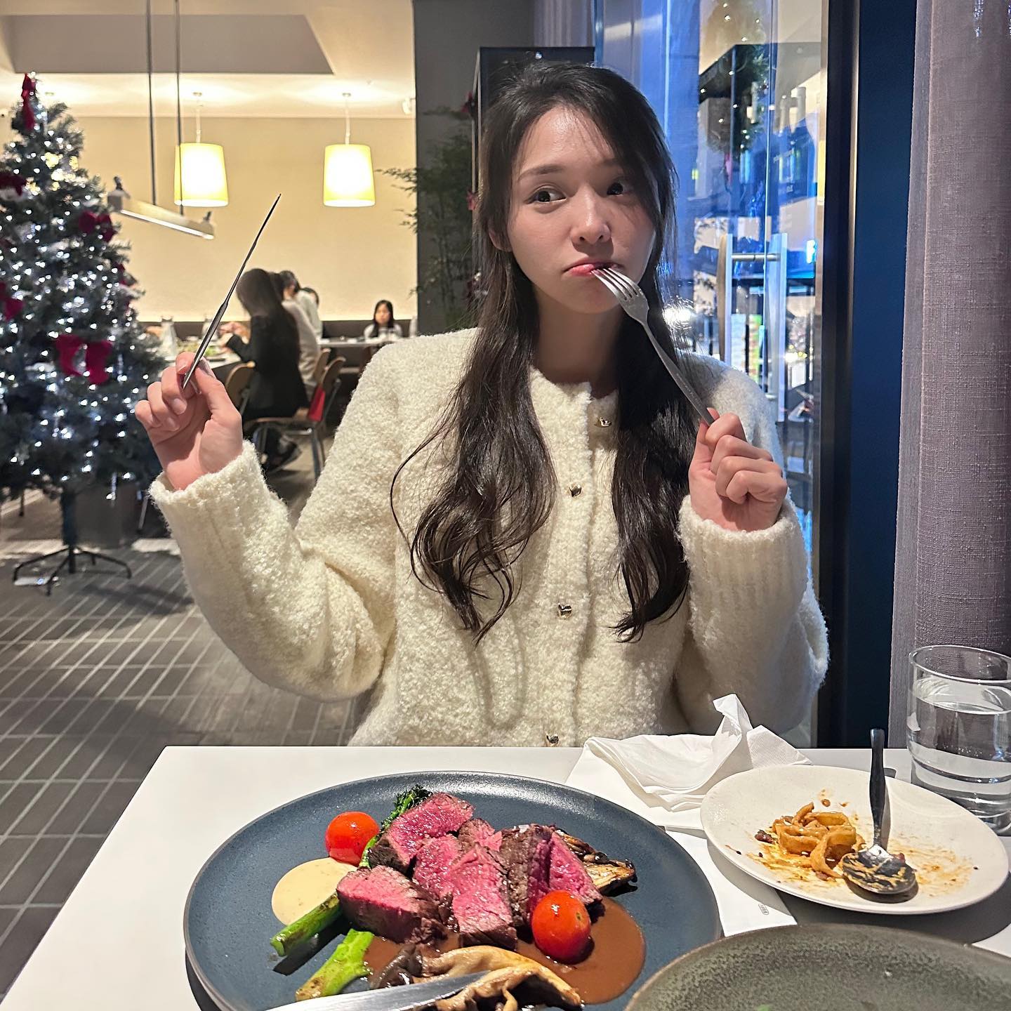아니 이가게,,식폭행으로 고소하겠습니다
너무 맛있었던 #바리에가타
여자 둘이 시그니처메뉴는 다뿌시고옴🫡
.
.
.
#신논현맛집