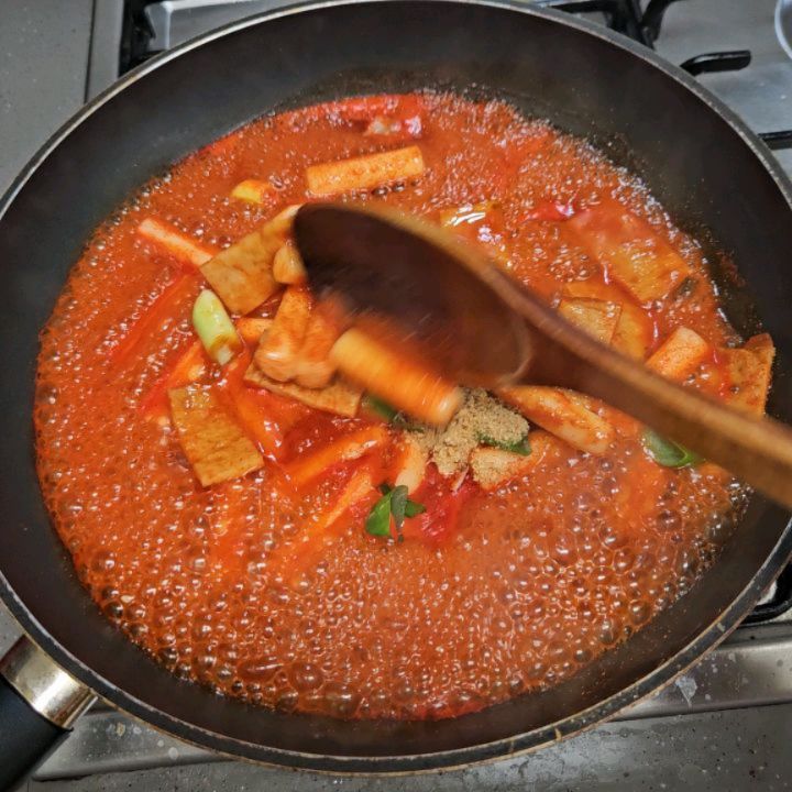 #제품협찬
#요기만떡볶이소스
#떡볶이소스
#5분뚝딱떡볶이

✡️ 요기만떡볶이 소스
(스마트스토어 ;  요기만)

smartstore.naver.com/yogiman/products/10258208428

🍜 12가지맛 
순한맛 / 매운맛 / 짜장맛 / 아주매운맛 / 레드카레맛 / 간장맛/ 레드까르보 / 

옛날 고추장맛 / 로제맛 / 매운 로제맛 / 까르보나라맛 / 쭈꾸미볶음 소스

🎶 방학동안 먹을거리 고민 중이었는데요.
다양한 떡볶이를 5분만에 뚝딱 먹을수 있어 너무 좋네요.
자세한 리뷰는 블로그 참고해주세요.
한살림 떡볶이떡과  어묵.대파를 소분해놓고
언제든 휘리릭 떡볶이를 먹습니다.