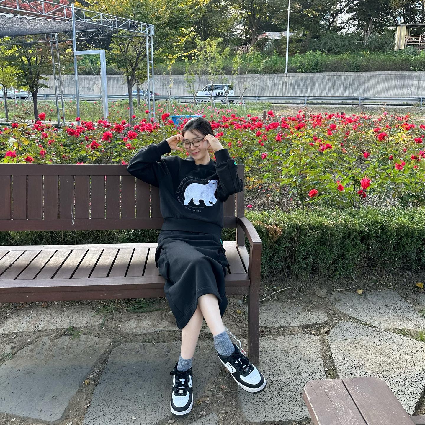 요즘 가을 아니고 겨울,,
날씨따라 위아래 따수운 기모 입어주구 뿔테 안경🤍
블랙 뿔테는 갑갑해보이고 투명은 추워보일것 같았는데 
마침 그레이가 딱〰️🤓
 
➰
🐻‍❄️ bbcearthapparel 애니멀기모자수맨투맨 
#BBCEarth #BBC어스 #플래닛크루 
플래닛 크루 활동의 일환입니다🌍 #광고 

🤓 hangle_official 뉴성수그레이 
#한글안경 #HANGLE
#HANGLEEYEWEAR