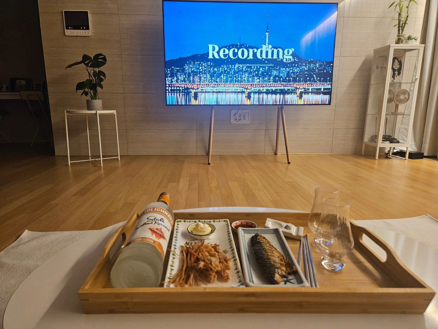 .
오늘은 간단하게  달달한 
스톨리치나야 솔티드 카라멜 보드카로 마무리
카라멜향과 맛으로 달달초과🥂
.
.
.
#stolichnayavodka
#saltedcaramel
#vodka #alcohol
#240108