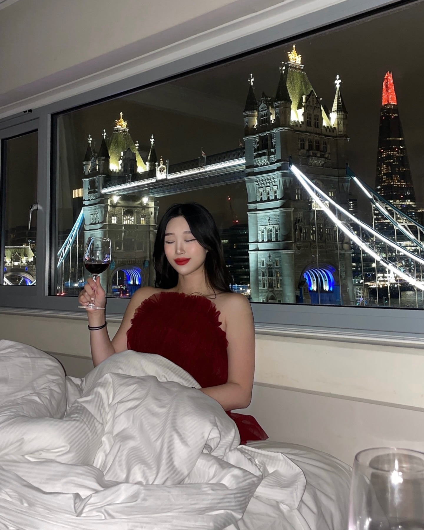 🎂🍷🎁🥳🎈🫶🌉
