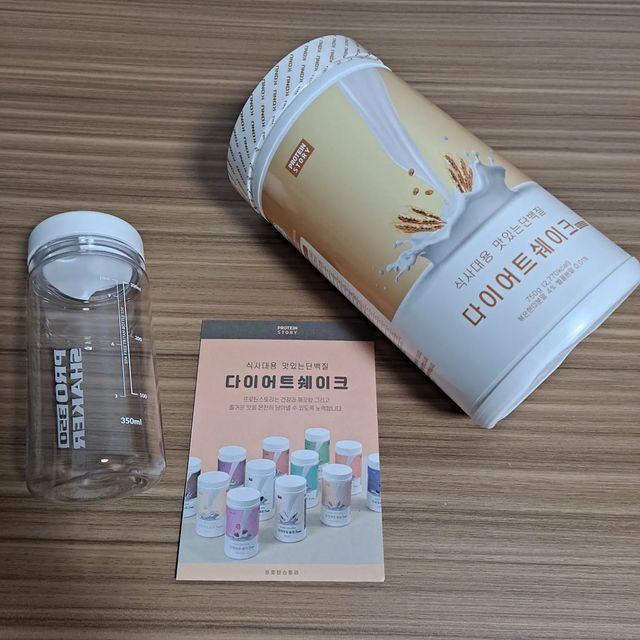 혜니(박혜인) on Instagram: "#광고 . 최근까지도 먹고 있었던 프로틴스토리 쿠앤크맛!!! 이번에는 허니오트밀입니당 쿠앤크와 다르게 이름 처럼 좀 더 달달한 꿀맛이 들어가 맛있네용ㅎ 운동하