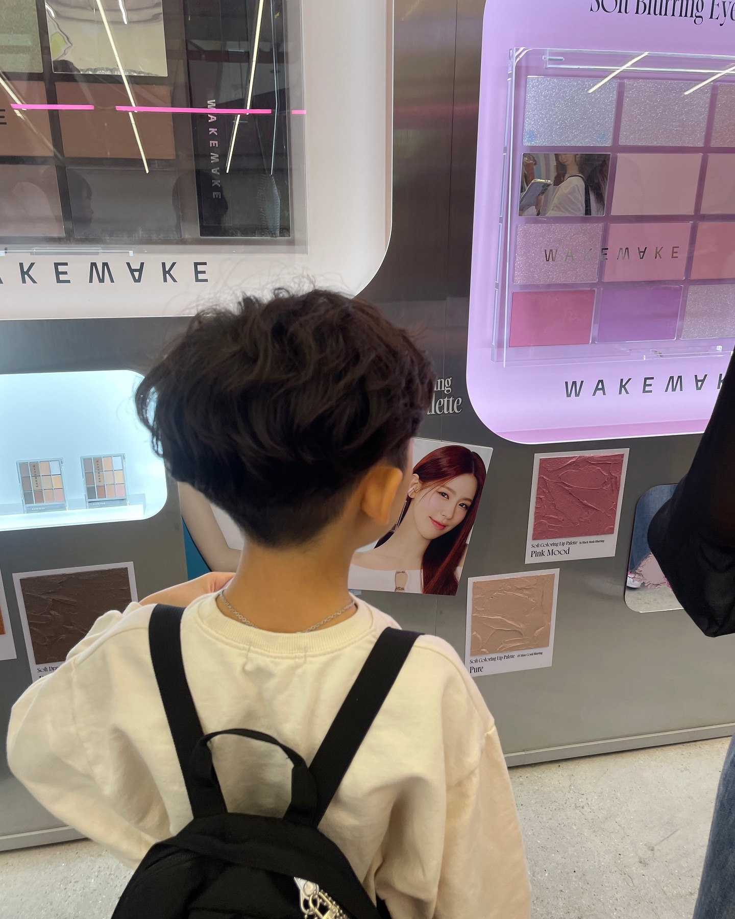 #웨이크메이크 #팔레트유니버스
#wakemake #팝업스토어