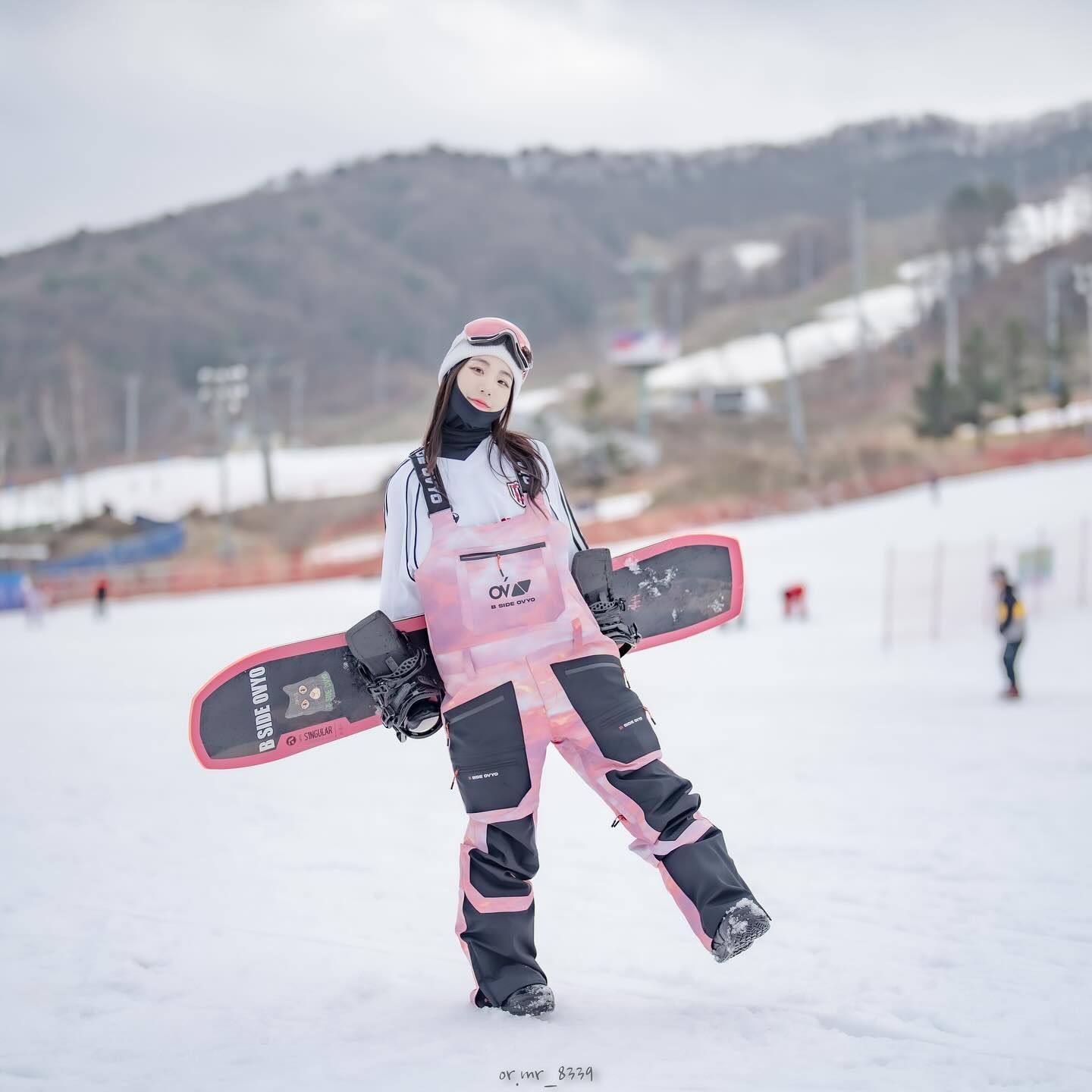 전 바라는 거 많이 없어요
그저 안 다치고 조금 더 이쁘게 타고 싶을 뿐😛
올 겨울 핑크덕후의 사심을 채워준 최고의 앰플리드 싱귤러데크랑💖
 

아싸스냅
or.mr_8339 

앰플리드
amplid.korea 

오비오
ov_korea 

#스노우보드복추천 #스노우보드 #보드복코디 #보드복패션 #오비오 
#스노우보드장비 #스노우보드데크 #앰플리드 #앰플리드싱귤러 
#겨울스냅 #겨울스냅촬영 #스키장사진 #아싸스냅