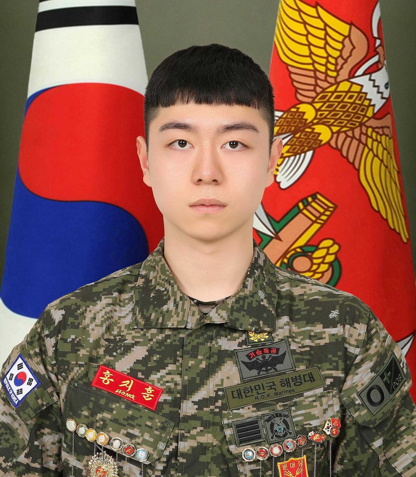 🇰🇷2022.8.29~2024.2.28🇰🇷

자랑스런 대한민국 해병대 제1상륙사단 불사조 포병여단 선봉 2대대 무적해포중대 화력도소대

兵1285期 황룡병장 홍지훈

먼 훗날 누군가 나의 스무살 시절 어디서 무얼 했느냐 묻는다면 억센 바람에 맞서 조국을 가슴에 안고 내젊음을 바쳤노라 말하리라

그 곳에 없었던 자, 결코 알지 못할 것이다
그 곳에 있었던 자, 결코 잊지 못할 것이다

진심으로 고맙고 미안하고 잊지 않겠습니다.

과업 끝.

응~~ 나 민간인

.

#전역 #해병대 #황룡병장 #민간인