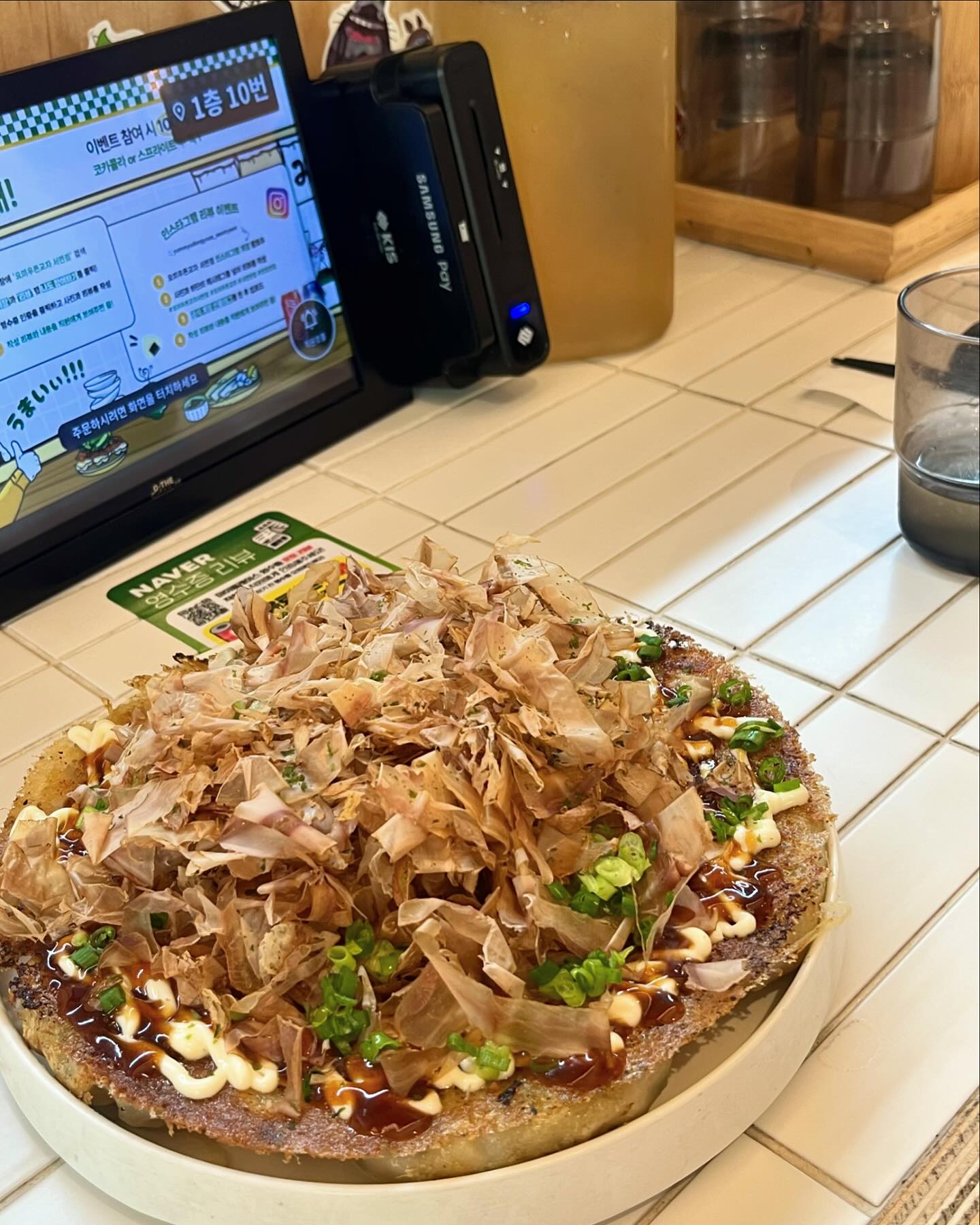 #요미우돈교자 
넓적우동 & 오코노미야끼교자
★ ★ ★ ★ ☆ 

넓적우동 신기하더러구요 생각보다 맛있었어요
오코나미야끼교자는 겉에 만두가 둘러져있고 중간에 양배추가 있었는데, 넓적우동과 잘어울렸습니다. 교자 만두가 적절히 구워져 맛있었어요. 

📍 부산 부산진구 전포대로199번길 40-5 1층

#부산 #부산맛집 #서면 #서면맛집 #서면맛집추천 #전포 #전포맛집 #전포맛집추천 #전포카페거리 #전포카페거리맛집 #먹스타 #먹스타그램 #먹스타맞팔 #먹스타그램🍴 #먹스타그램촵촵 #먹스타그램🐷 #먹스타스램