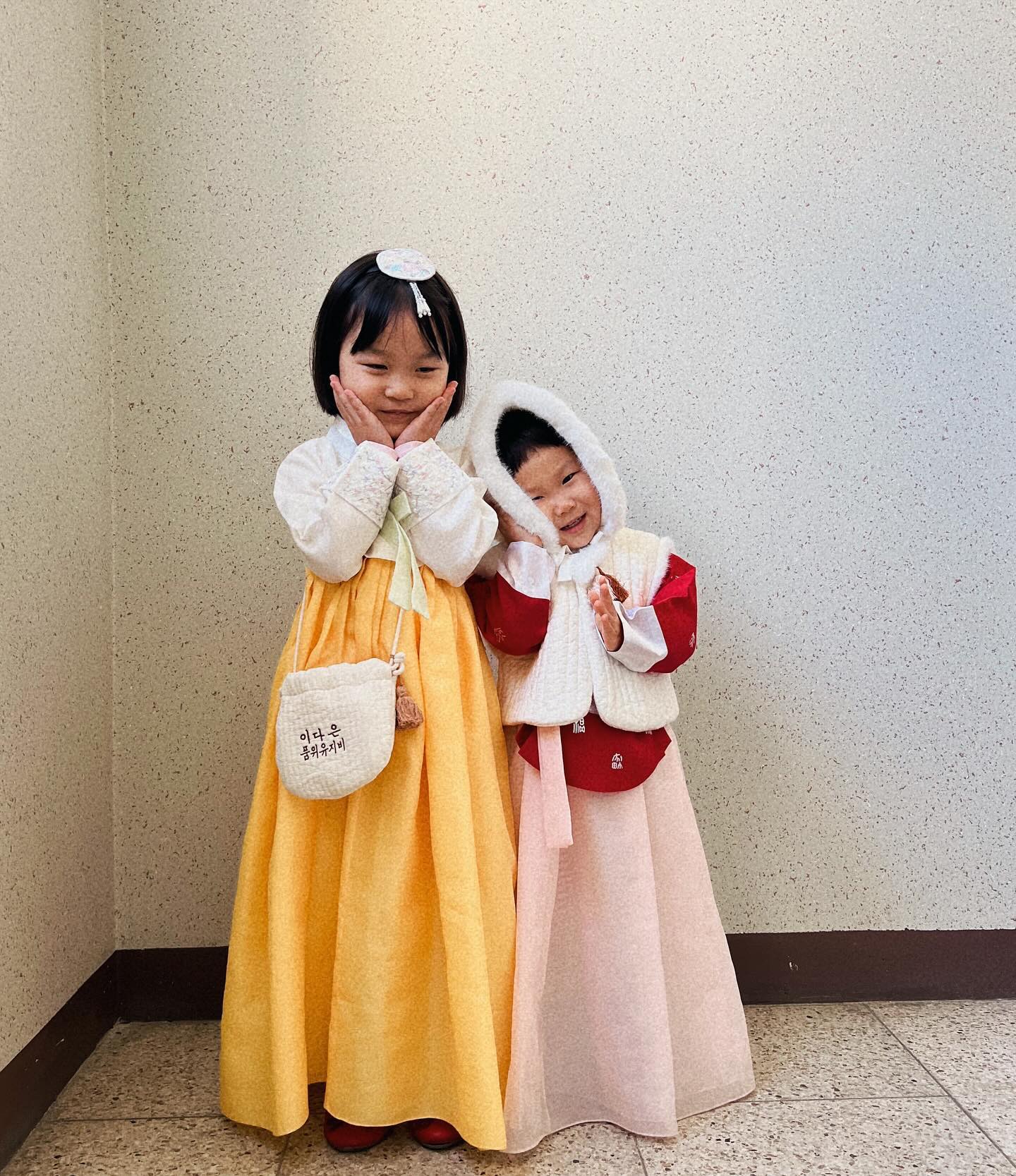 .
2024 설날 💛🤍
#자매스타그램