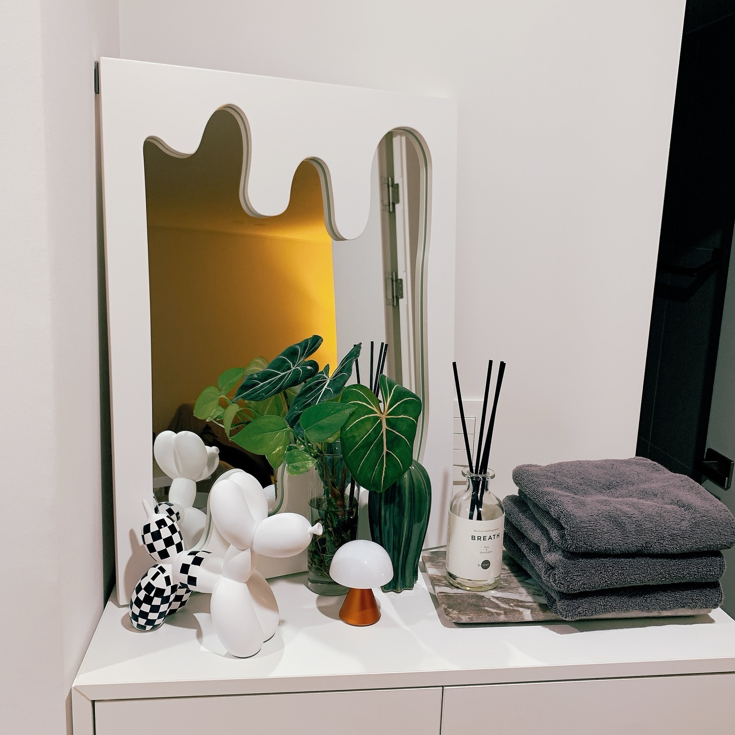 가지치기하고나면 버리기 아까워서 물꽃이행 ☺️

.
.

#식집사#myhome#homedecor#interiordesign#planterior