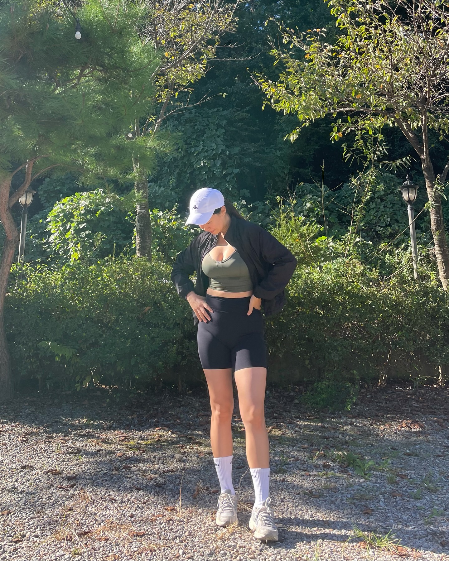 가평여행 아침런🏃🏽‍♀️
가평에 놀러왔다가, 아침에 일찍 일어나서 아주 짧게 달려보기!
운동화도 있겠다 그냥 달려보았는데
너무 눈이 부시고 길도 잘 모르겠고ㅋㅋ 업힐에 무너져서
아주 짧게 2키로만 달림 풉🤭
날씨가 너무 좋아져서 달리기하기 정말 딱 좋다✨
달리기를 마치고는 차가운 계곡에서 아이싱까지🩵
행복 뭐 별거있나 ´꒳` 싶었던 여행!

러닝할 때는 하이서포트 필수🥹 짧은 러닝 한 몫한 이유이기도..
