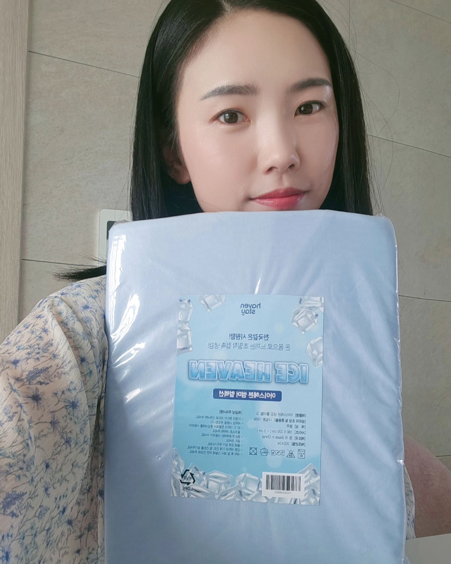 #협찬
벌써부터 폭염같은 날씨
자기전까지도 더워하며 벌써 에어컨을 틀곤하는데요
잘때도 이불이 답답해서 자주 차내버리고 자곤하거든요?
아무래도 사계절사용하는 이불이라고해도 
여름에는 너무나도 덥게느껴지는 ...ㅜ
.
근데 아이스헤븐 냉감이불은 안그렇더라고요?!
밤새 시원하게 잠자리를 가질 수 있다니까요?😏
정말 얇은데 닿는순간 느껴지는 쿨링감이 대박!!
알고보니 나일론 섬유로 만든 기능성 접촉 냉감이불이라고 하네요!
게다가 땀도 빠르게 흡수해주고 건조까지!!!
그래서 그런지 절대 살에 달라붙지 않아요!!!
사용해보니 사계절 도톰도톰한 이불보다 훨씬 좋아!
아이들도 도톰한 이불보다는 여름에는 얇은 냉감홑이불 덮고싶다고 하네요 ㅎㅎ
.
.
https://smartstore.naver.com/havenstay/products/10414072322
.
#냉감이불 #여름이불 #쿨링이불 #헤이본스테이 #리빙템 #우리집이불 #아이이불