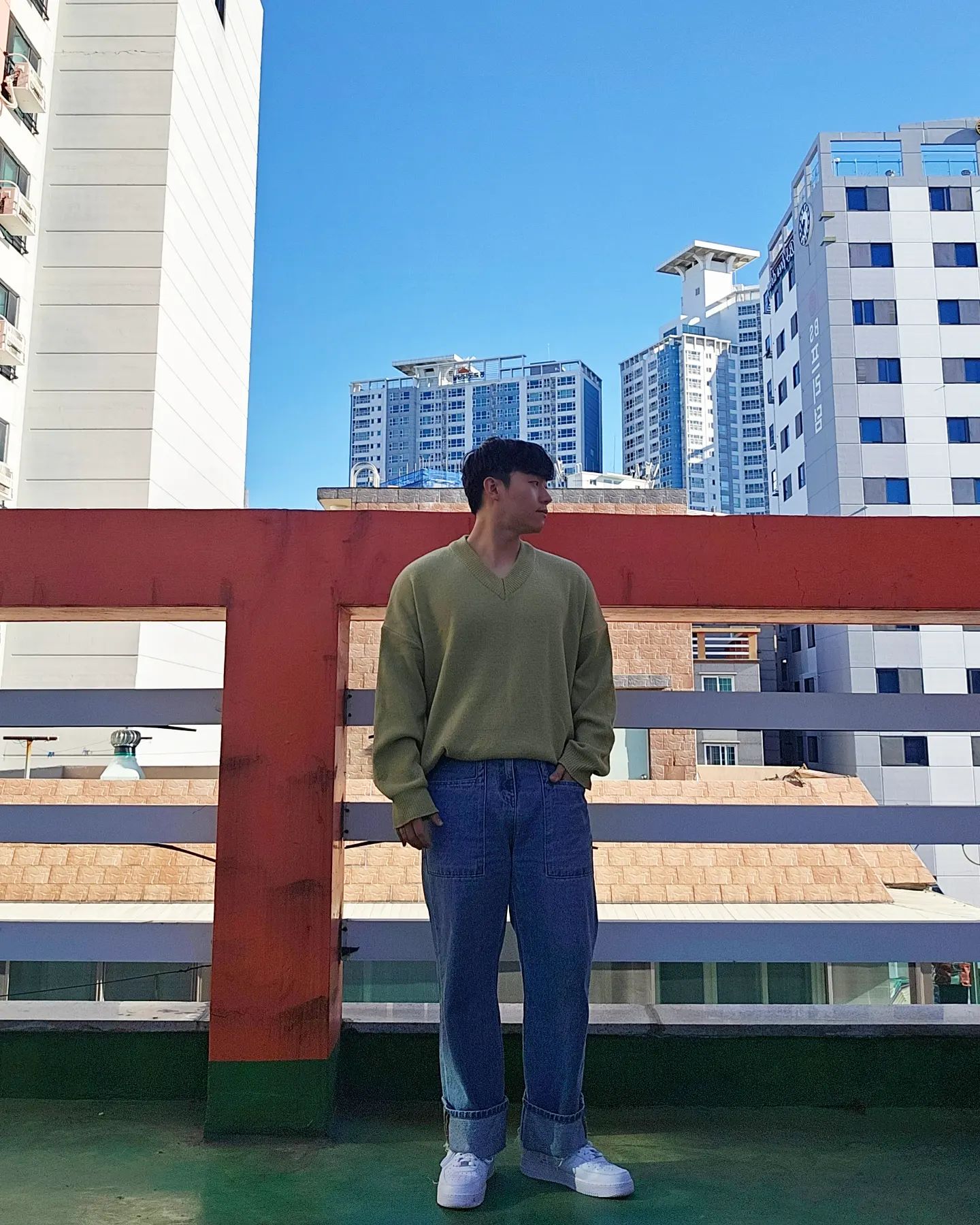 돌려입기 장인🤚🤚

상의 : 보세
하의 : xtonz_indstries 
신발 : nike 
벨트 : musinsa_standard