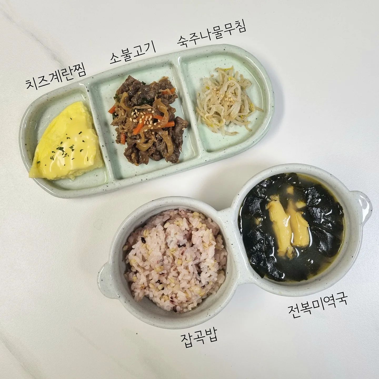 #승쥬니식단
.
.
날이 더워 밥하기 귀찮으니 한그릇요리가 많음 +_+
고기도 많이 먹고, 비가 많이 와서 전도 많이 부쳐먹고ㅎ
아무거나 막 해줘도 맛있게 다 잘 먹어줘서 이쁜 내 먹보😍
곧 방학인데 벌써부터 돌밥 두렵넹... 화..이이팅💪💓
.
.
.
#초등식단 #초딩식단 #아이식단 #어린이식단 #저녁식단
#저녁밥상 #한그릇요리 #요리 #집밥 #잘먹는아이 #내먹보♡