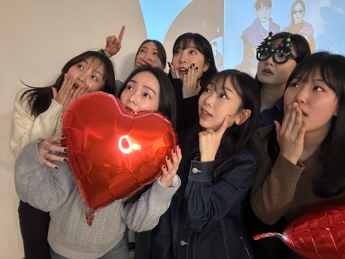 &&&&&&&✨
1n년째, 덕분에 연말이 따듯한 
올해의 랜덤박스 성공적
드레스코드 뭐게?