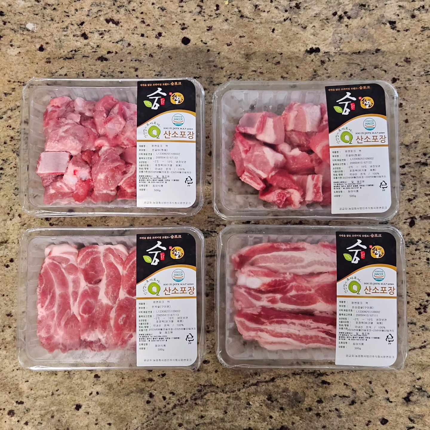 숨포크 추석선물세트 명절선물로 장만했어요 s_oom_pork

고기퀄리티가 우수하고 비계의 함량이 적어 맛있게 먹었습니다

무항생제에 사료까지 신경쓴 고기라 잡내도 거의 없어요

8월28일부터 택배시작하더라구요

#숨포크
#추석선물세트
#명절선물
#숨포크선물세트
