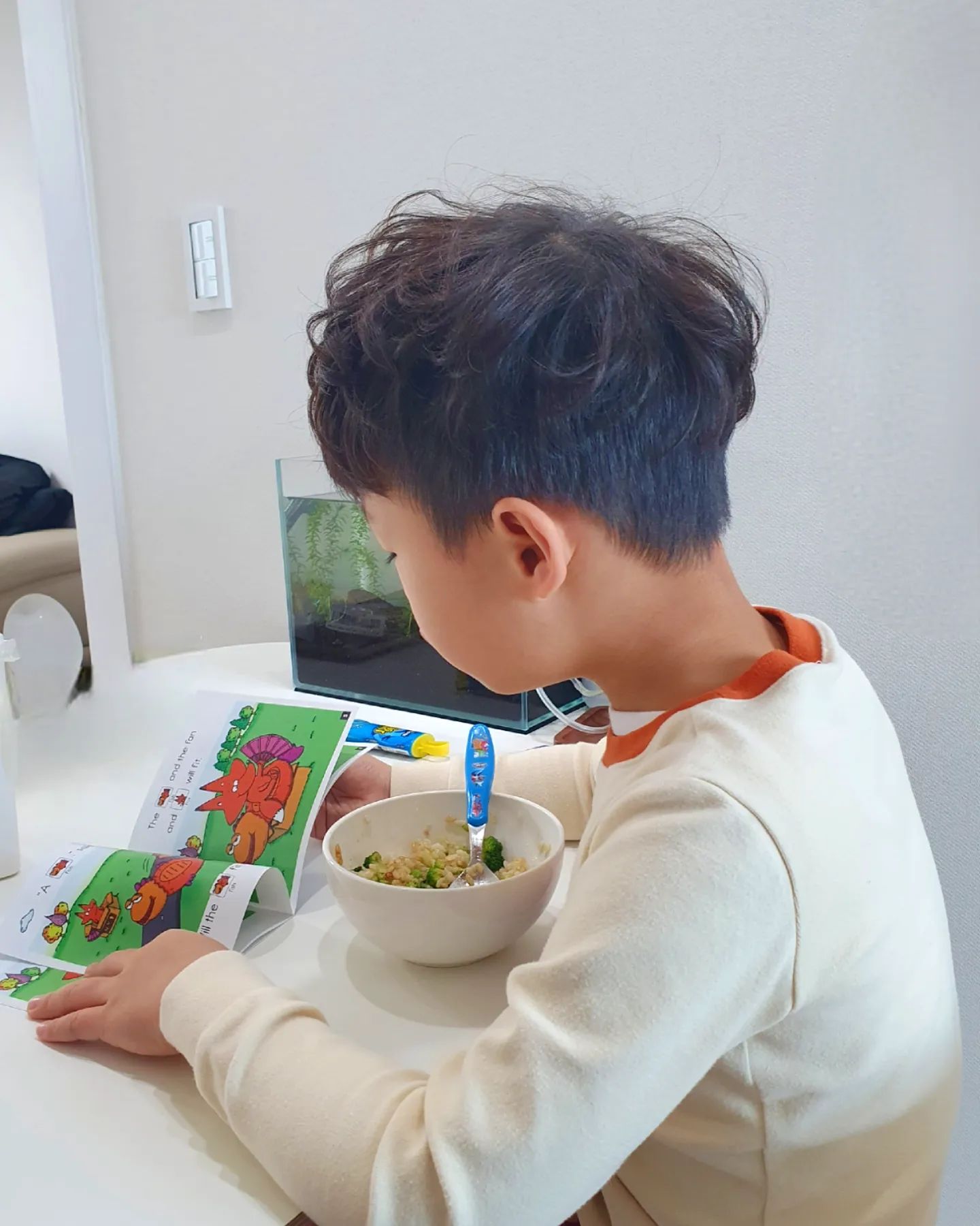 #협찬
모닝미라클~~ 아니고 모닝리특🩵
매일 늦게 일어나는 예비초딩,,,
조금씩 일찍 일어나보자👊
⠀ 
⠀ 
⠀ 
#퍼플아카데미 #리딩특공대
#스콜라스틱 #기초리더스
#엄마표영어 #퍼플리딩특공대
#오렌지단계 #영어리딩입문