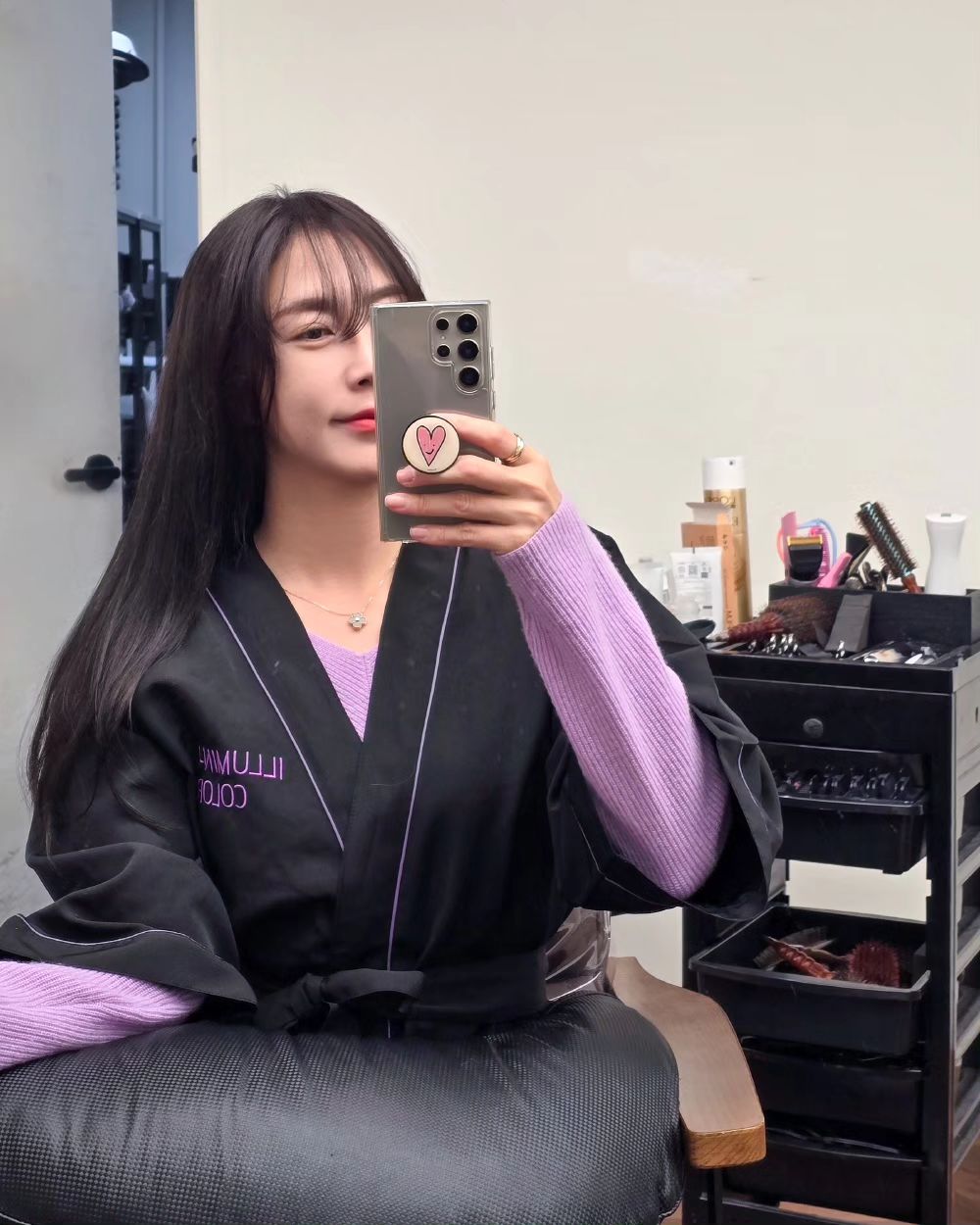염색한지 얼마나 됐다고
그새를 못참고 또 #톤다운염색 😅😅

#투톤염색 한건데 
아직 색이 덜 빠져서 티가 안나네

#염색 #헤어스타일 #헤어컬러