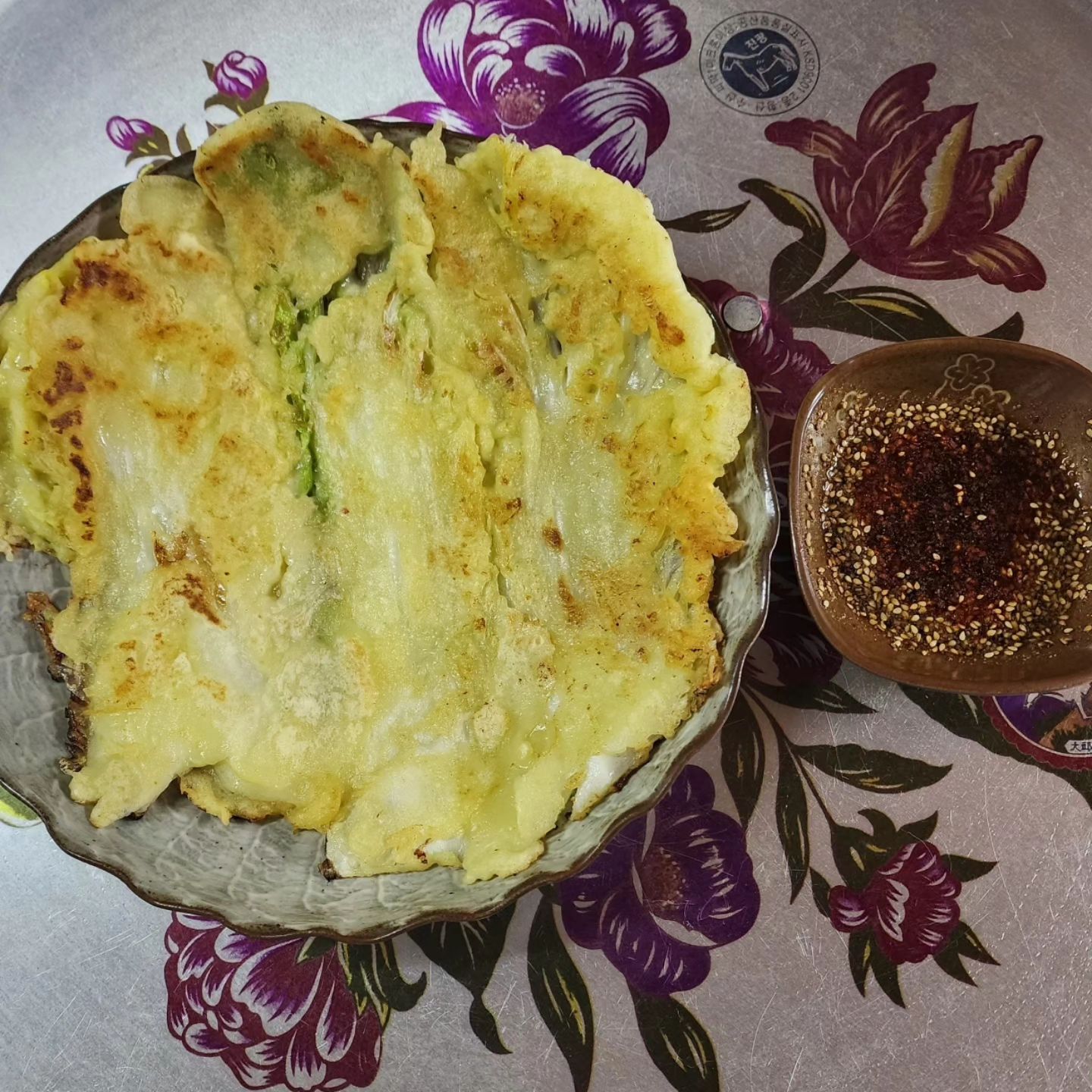 지난주,

김장하고 남은 배추로..
어머님이 해주신 배추전이 생각나서..
흉내를 내보았는데..

맛은 비슷하지만...
뭔가 부족다는..

#역시손맛 #배추전 #달큰달큰맛있
#나는다이어트중이니까 #세친구들많이먹엉