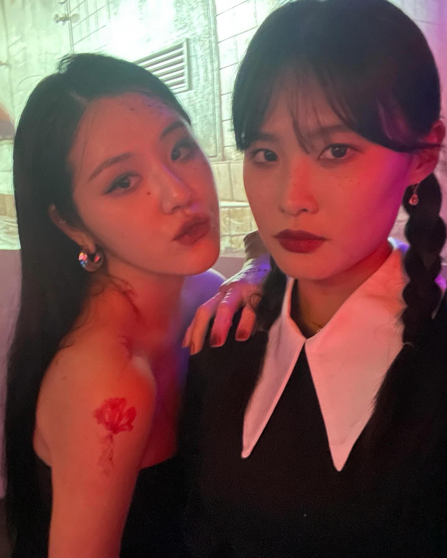 I’m not in a bad mood, this is just how I look 😐. -Wednesday 
#할로윈 #Halloween #Wednesday