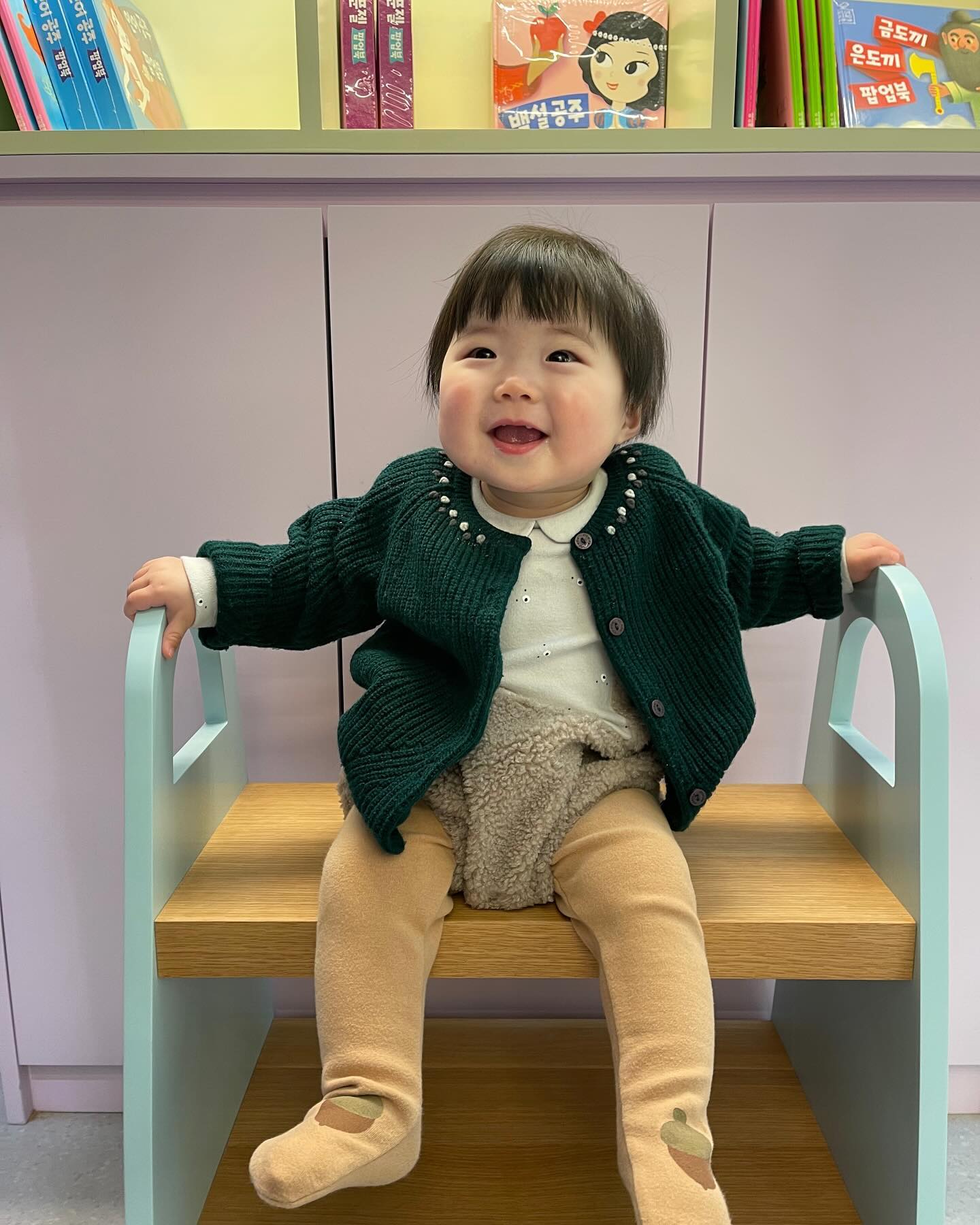간만에 외출로 오늘 기분만땅💕
하루종일 싱글벙글 찰떠기 ㅋㅋ 

#후둥이 #쌍둥이 #생후300일 #생후10개월 #딸스타그램