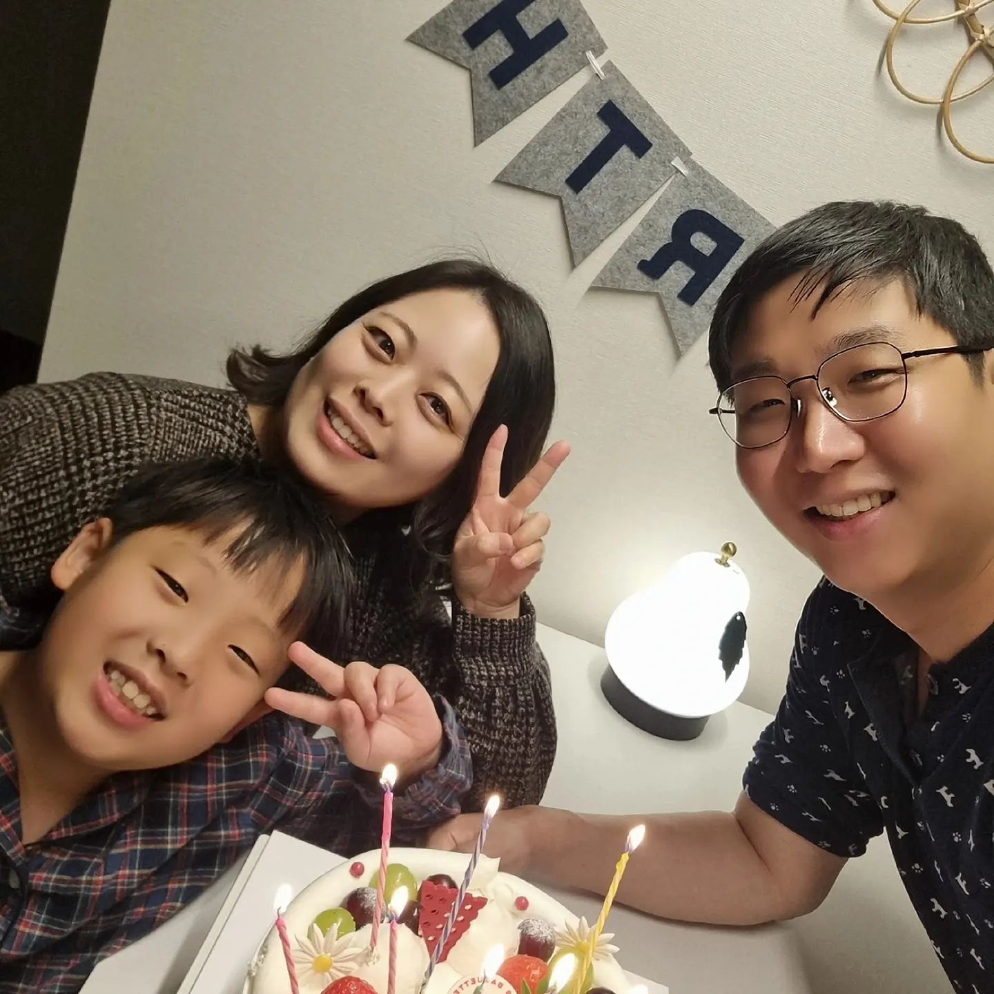 열장 꽉꽉 채워 행복했던 37번째 내생일💛
몰래 연차써서 생일코스 짜놓은 남편과
하교하자마자 함께 해준 아들 덕분에 하루종일 신나게 
쇼핑하고 먹고 축하받고..행복했던 하루😍
그리고 잊지 않고 축하해준 가족들, 친구들도 감사해요🫶