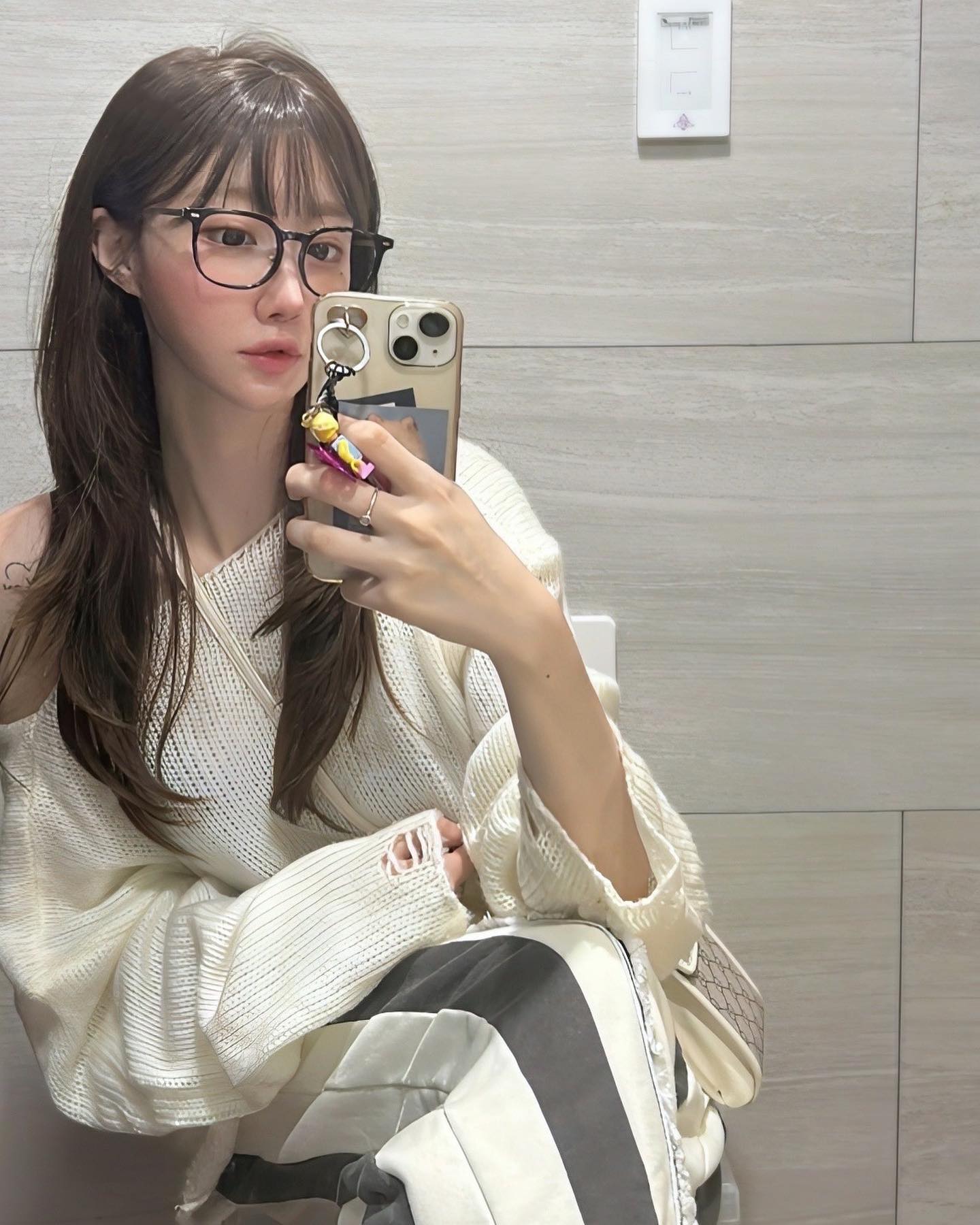 나 하여자라 앞머리 자르진 못하고 얹었는데.. 오때..?🤓