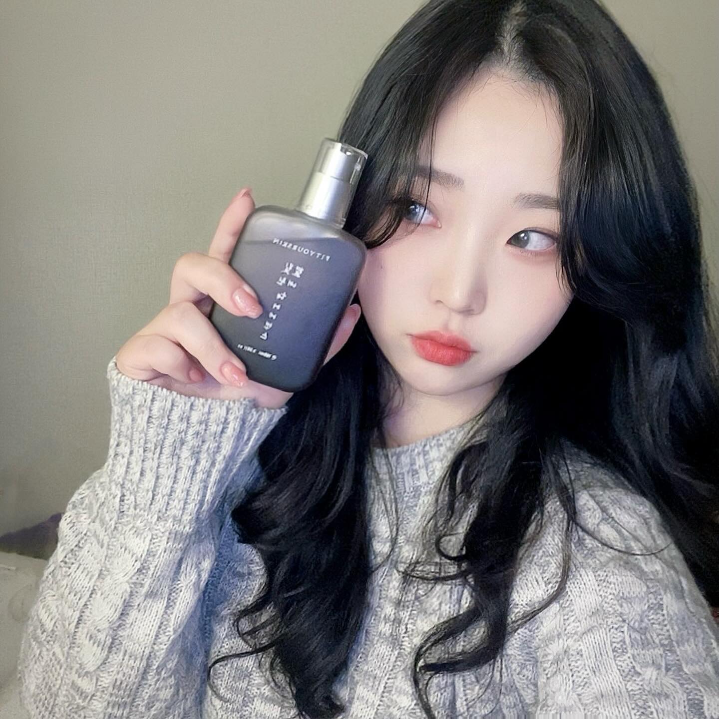 #협찬 #솔직후기 

내가 좋아하는 보라보라병에 은은한 머스크향이 은은하게 너무좋움 ㅎ̆̈ㅎ̆̈
발림성도 가볍고 끈적이지 않아서 👍🏻👍🏻
머릿결 너무 윤기있어보이지않나욤?!🙊🙊

fityourskin_official
#핏유어스킨 #협찬 #FYS #제품이름 #별빛내린헤어에센스 
#끈적이지않는 #향이좋은 #헤어에센스 #핸드세럼 #핸드워시 #셀스타그램 #셀피 #데일리 #데일리그램 #인친 #인친그램 #소통 #소통스타그램 #소통🙆 #인스타뷰티 #인스타 #좋반 #instagram #instadaily #beauty #following #selfie #daily