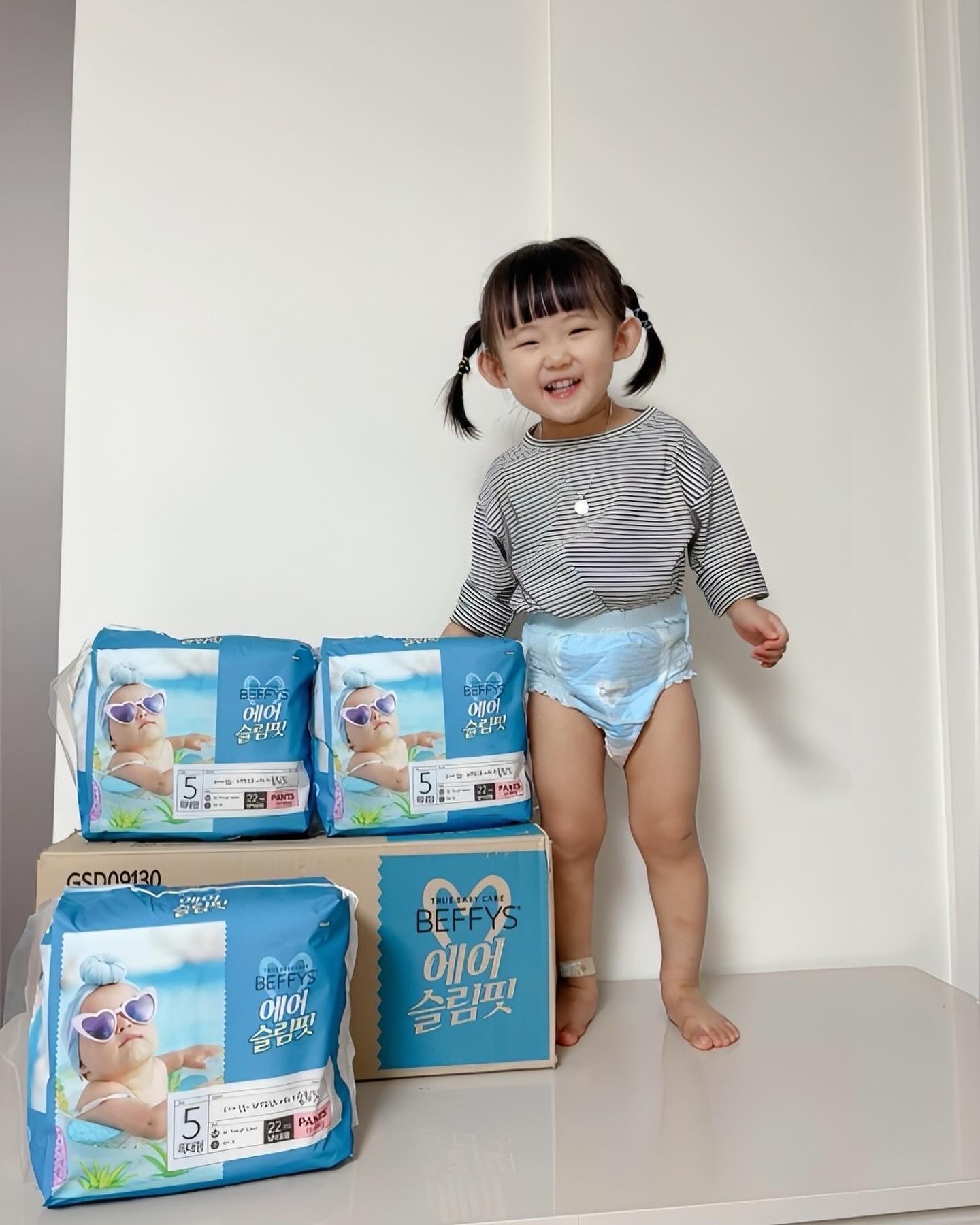 사랑스러운 꼬하율〰
꼬하율 짱구같은 사진은 10장으로도 모자라,,ꈍᴗꈍღ

우리하율이 기저귀 떼기전까지 공기 솔솔 통하는 쾌적한 
베피스팬티기저귀로 엄마가 예쁜 궁댕이 지켜줄게ღ
빠르지않아도되니 너의 속도에 맞게 스트레스받지말고
기저귀떼기 도전해보자.ᐟ.ᐟ

⛤베피스 에어슬리핌 팬티기저귀⛤
-12kg여아 5단계 특대형사용
-공기가 솔솔 잘 통해 보송보송한 엉덩이로 유지
-쾌적하고 빠른 퀵 드라이
-얇고 가벼워 활동량 많은 아기들에게 추천
-기저귀는 얇지만 흡수력은 최고
-밤기저귀로도 대체 사용 가능

24개월 하율이 곧 기저귀랑 안녕할 시간이 다가오는데,
활동량이 많아진만큼 얇고 가벼운 베피스기저귀로
팬티를 입은 것 처럼 가볍게〰〰 괴물흡수력으로 
밤기저귀로도 대체 사용가능하니 갓성비 최고예요ღ

thanks_ beffys_official_