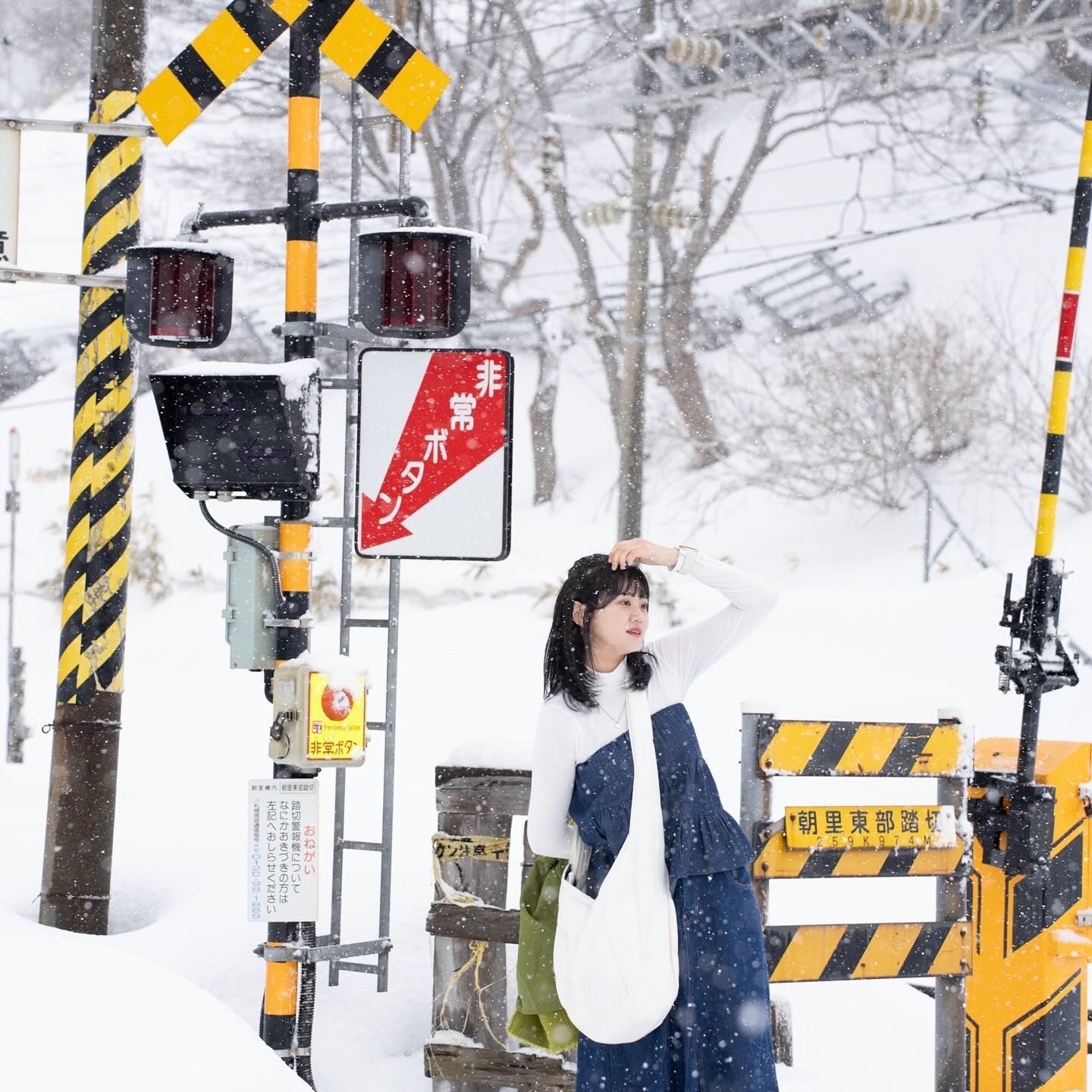 사진찍는 날 눈 펑펑 내리긔☃️🌨️❄️
오히려 조아🥴
⠀
⠀
👚 66girls 
👗 zara 
⠀
⠀
#삿포로여행 #삿포로스냅 #홋카이도여행 #오타루여행 #아사리역