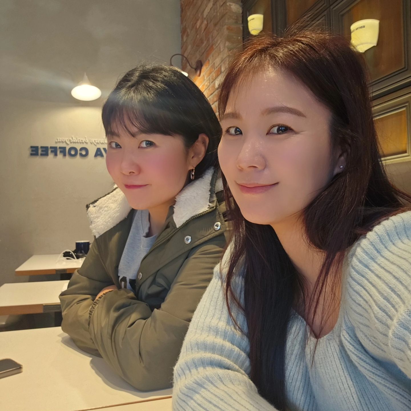 주제가 열가지도 넘는 수다ㅋㅋ🤣

눈물 쏙빼구 들어왔네...🧸

시간 다됐다!! 이제 아이들 픽업가쟝

#아이고배야 #자유시간끝 #수다삼매경 
#잘먹구잘놀구 #애엄마일상 #육아맞팔