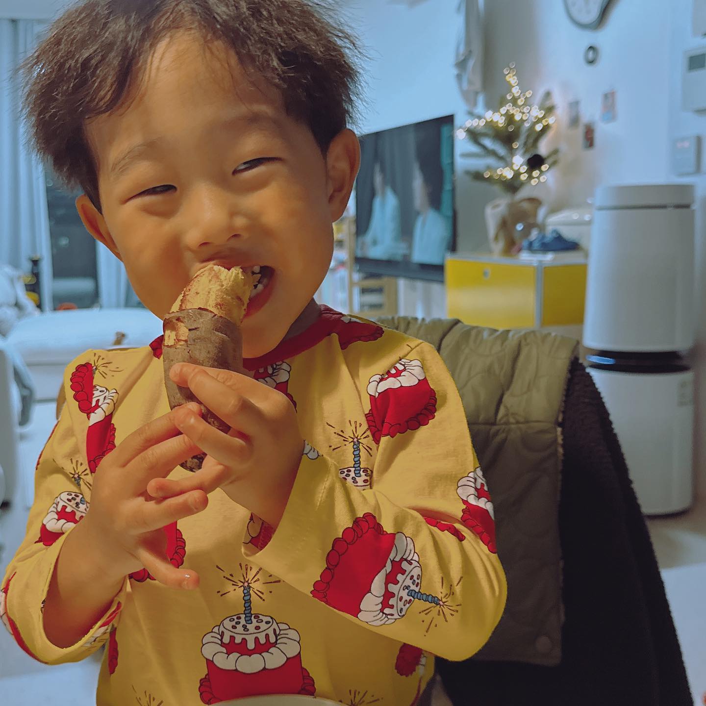진짜 많이 컸군 😳
말도 오지게 안듣는군 🫠
,, 귀여우니 봐쥼  내색히