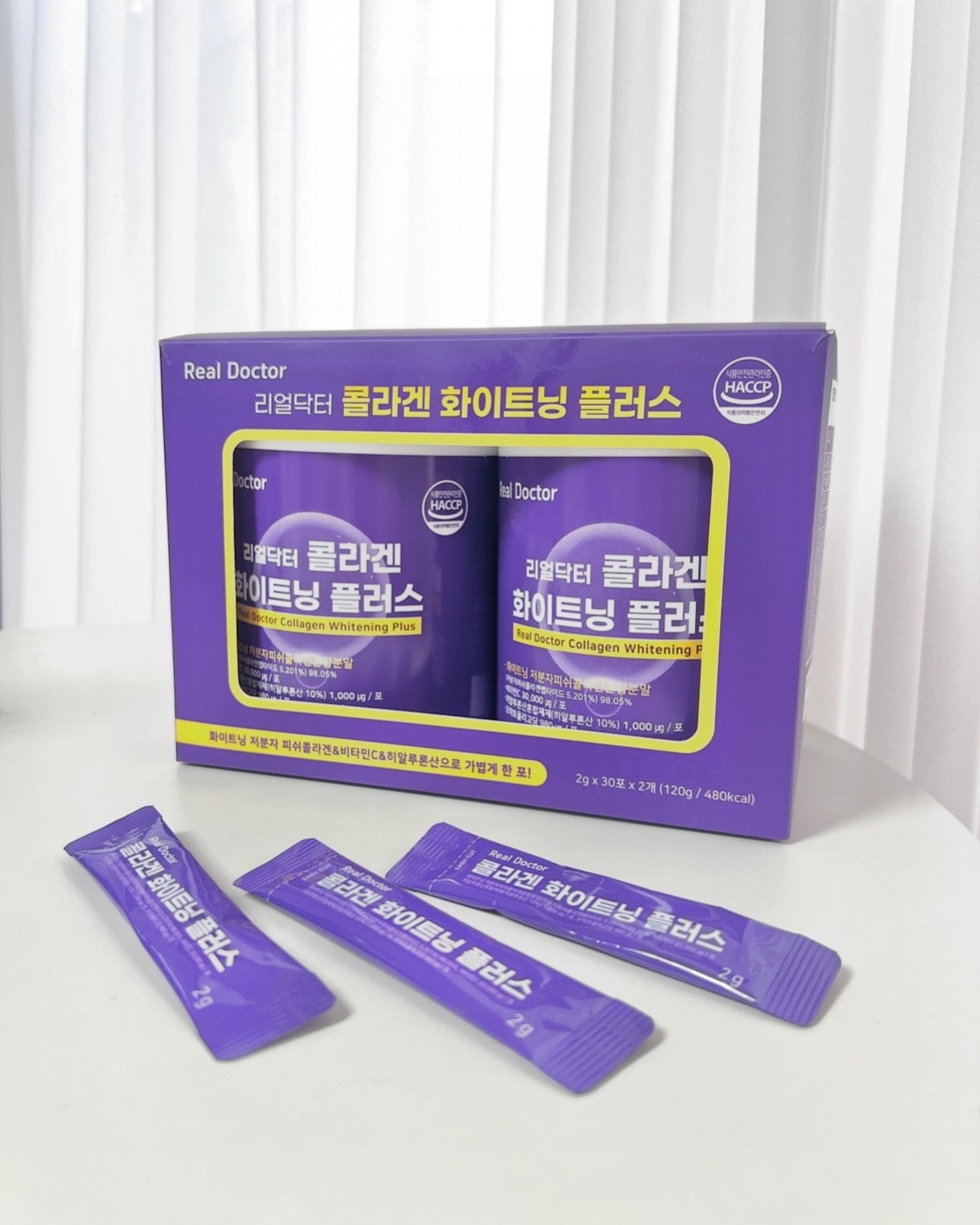 #제품협찬 의사가 설계한 건기식 브랜드✨

‘리얼닥터’에서 출시한 이너뷰티 아이템
콜라겐 화이트닝 플러스 세트를 섭취해봤다.

매일 매일 조금씩 몸에서 줄어가는 콜라겐과
각종 권장량의 영양소들은
대부분 음식 등 외부에서 섭취해야 하는데

이번 콜라겐 화이트닝 플러스는 작은 1포에
흡수가 빠른 저분자 피쉬 콜라겐에다
히알루론산, 17종 혼합유산균, 4종 비타민까지
가득 들어 한 번에 이너뷰티를 챙길 수 있어 매우 편리하다.

피쉬 콜라겐이라 비린맛을 걱정할 수 있는데
조금도 비릿한 향 없이 상큼한 요구르트맛으로
매일 가볍고 편하게 섭취 가능함이 장점!

게다가 요리할때 한 포 섞어주면 소량이라
만들고 있는 요리의 맛을 방해하지도 않고
각종 영양소만 플러스 되어 슈퍼푸드로 변신도 가능하니

여러모로 활용도가 높고 건강에 좋은
콜라겐 보충 아이템으로 추천드린다.

#리얼닥터 #피부 #피부과 #피부탄력 #피부관리 #관리 #콜라겐 #저분자콜라겐 #저분자피쉬콜라겐 #미백 #히알루론산 #엘라스틴 #비타민 #비타민추천