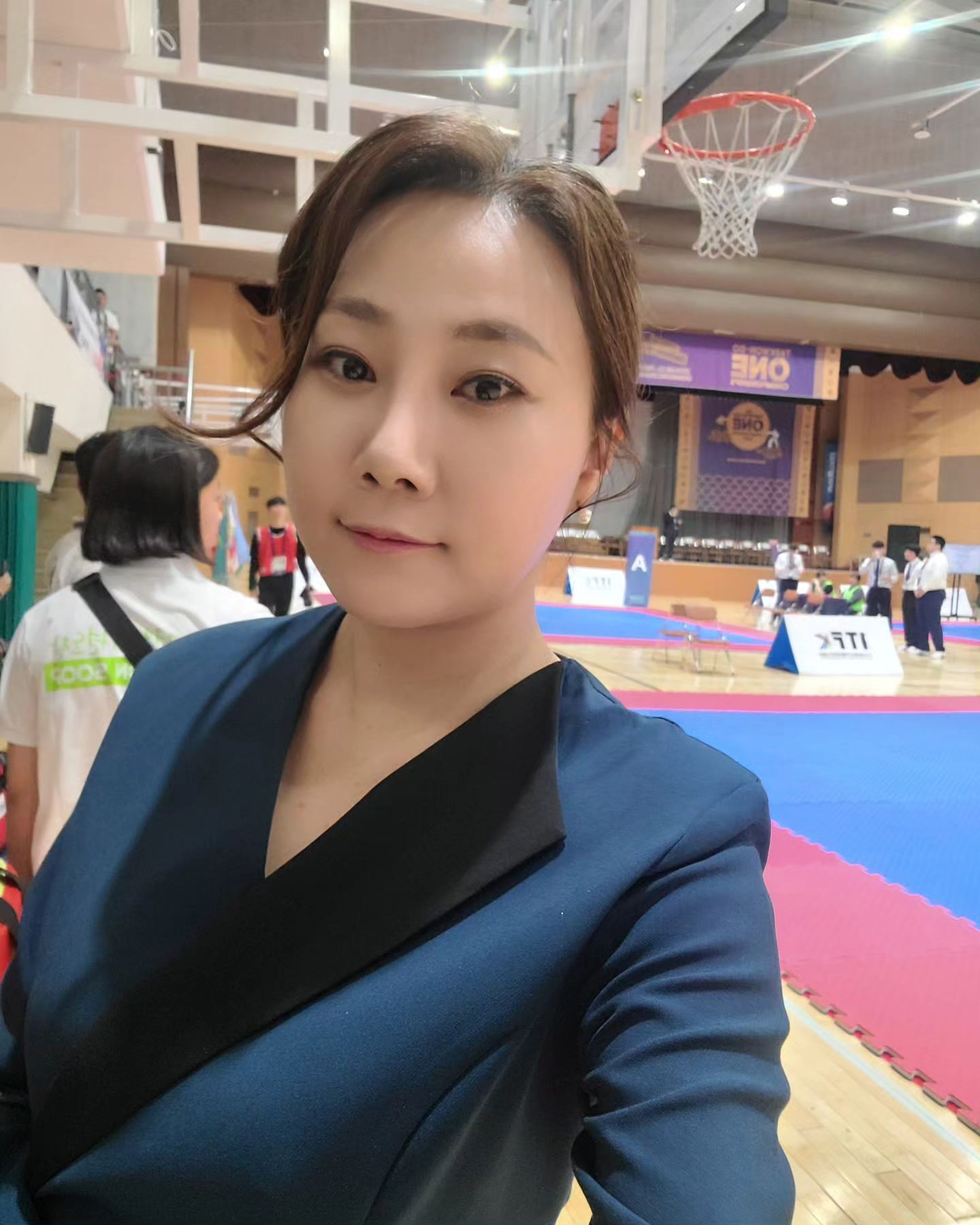 오늘은 2024 ITF 아시아태권도참피온쉽 &
제5회 태권도 ONE 챔피언십 개회식 MC
국제대회라 영어MC와의 합을 위해 아침 일찍 리허설 나왔어요
오늘 내일 대회를 위해 참석하신
국내 1438명 해외 15개국 450명 총 1880명의 선수들이 
마음껏 기량을 뽐내고 좋은 추억 만들어 가시길 바라겠습니다~ 팟팅~!

ps.언제나 좋은 기회 주시는 내사랑 빛나는엠씨~ 감사합니다 shinymc_official 
헤어는 10년 넘게 저랑 호흡 맞추고 있는 청담드니 denii_chungdam

#하나리아나운서 #여자아나운서 #아나운서섭외 #여자아나운서섭외 #행사MC #행사진행 #행사섭외 #공식행사 #기업행사 #로드쇼 #포럼 #경쟁입찰PT #투자유치 #데모데이 #해커톤 #투자유치컨설팅 #투자유치설명회 #IR피칭 #IR피칭컨설팅 #엔알컴퍼니 #주식회사엔알컴퍼니 #시상식 #기공식 #준공식 #상량식 #음악회 #축제 #개회식