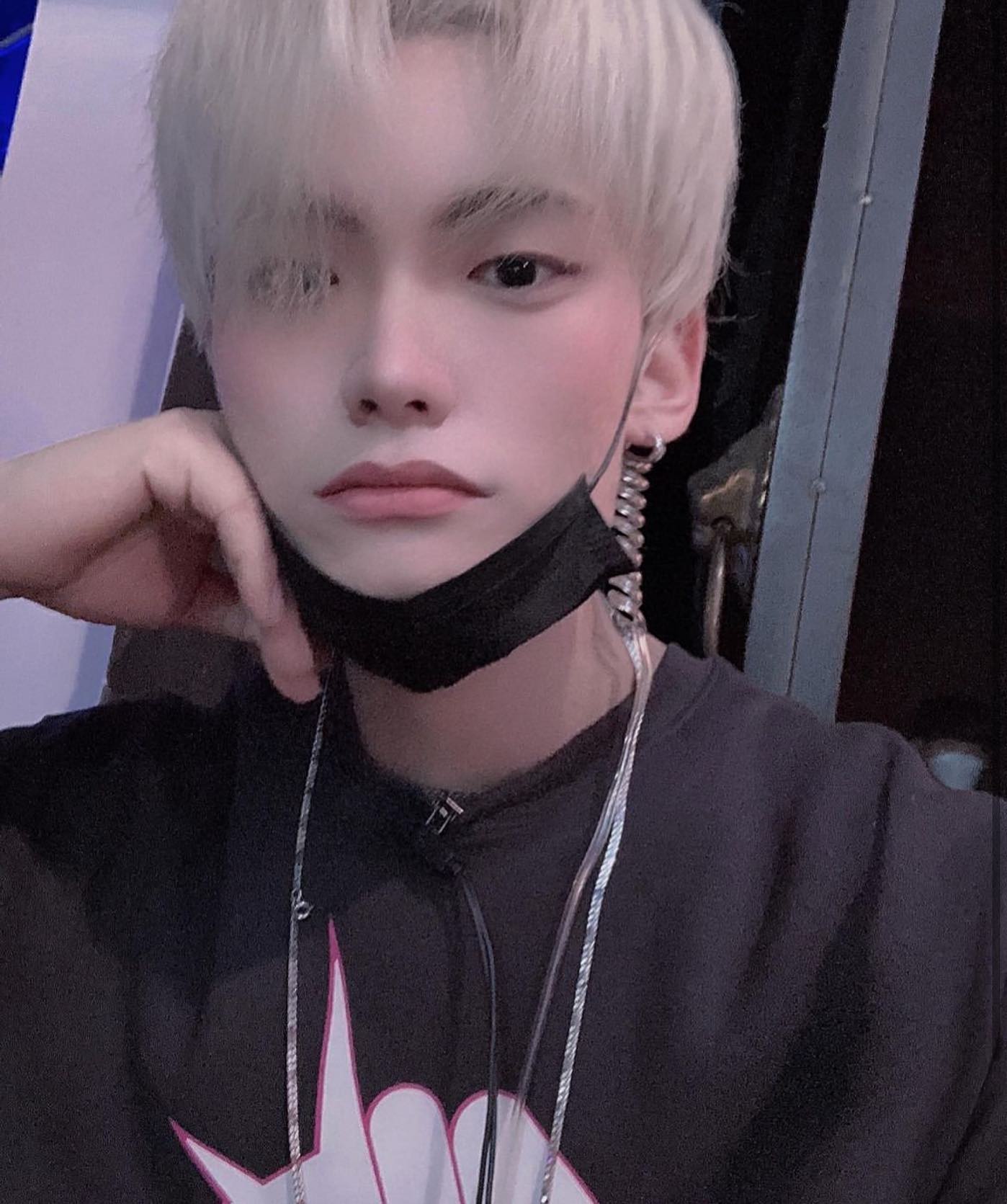 추억의 백발👾

-
#ulzzang #ulzzangfashion #ulzzangboy #kpopidol #koreanfashion #koreanboyfashion #ootd #menshair