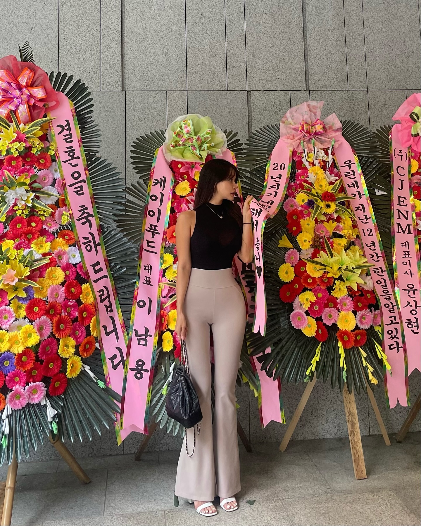 20년지기 내친구 결혼 혼자 하니까 좋냐 🤵🏻👰🏻‍♀️🖤

새로운 제2의 인생의 시작인만큼 앞으로도
좋은 일들만 가득하길 진심으로 응원할게 (๑˃̵ᴗ˂̵)و

빵꾸똥꾸 안봄 잘살아!
#우리화환이최고네 #우린너가12년동안한일을알고있다