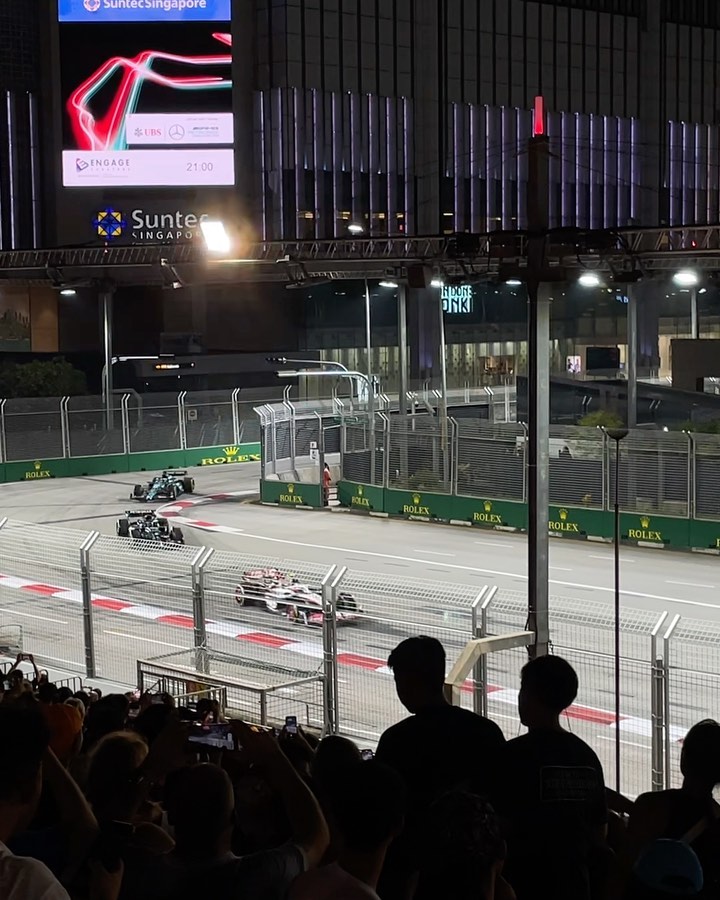 omg,,, 내 눈앞에서 F1 그랑프리를 보다니❕❕❕🏁🏁🏁🏎️
싱가포르 간 이유 = f1 그랑프리 직관하기
이렇게 또 하나의 버킷이루기 성공