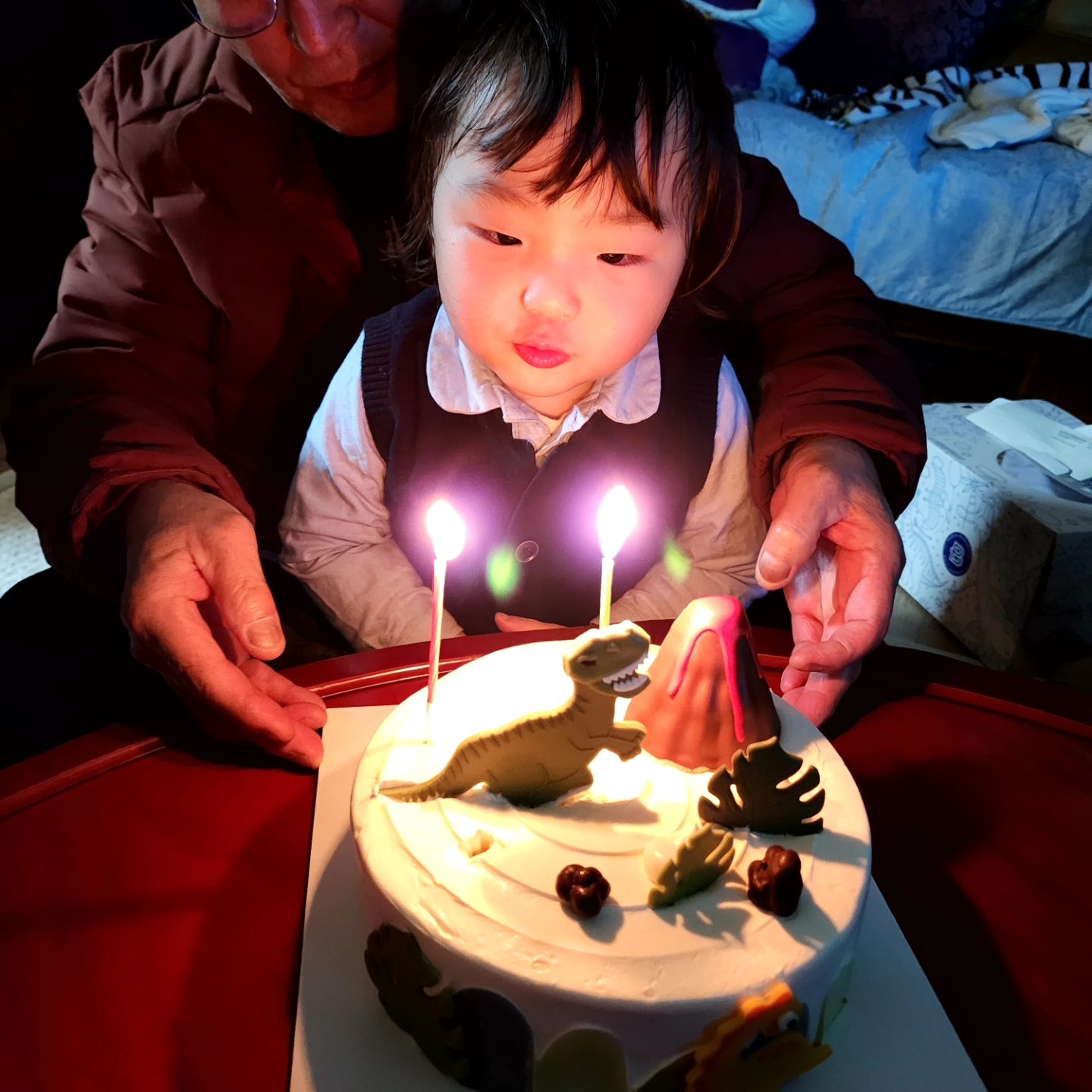 #생일 #크리스마스 #누나생일 #파리바게트케익 #투썸케익
민호생일 크리스마스 솔이생일
한달에 한번씩 촛불끄는 우리집♡