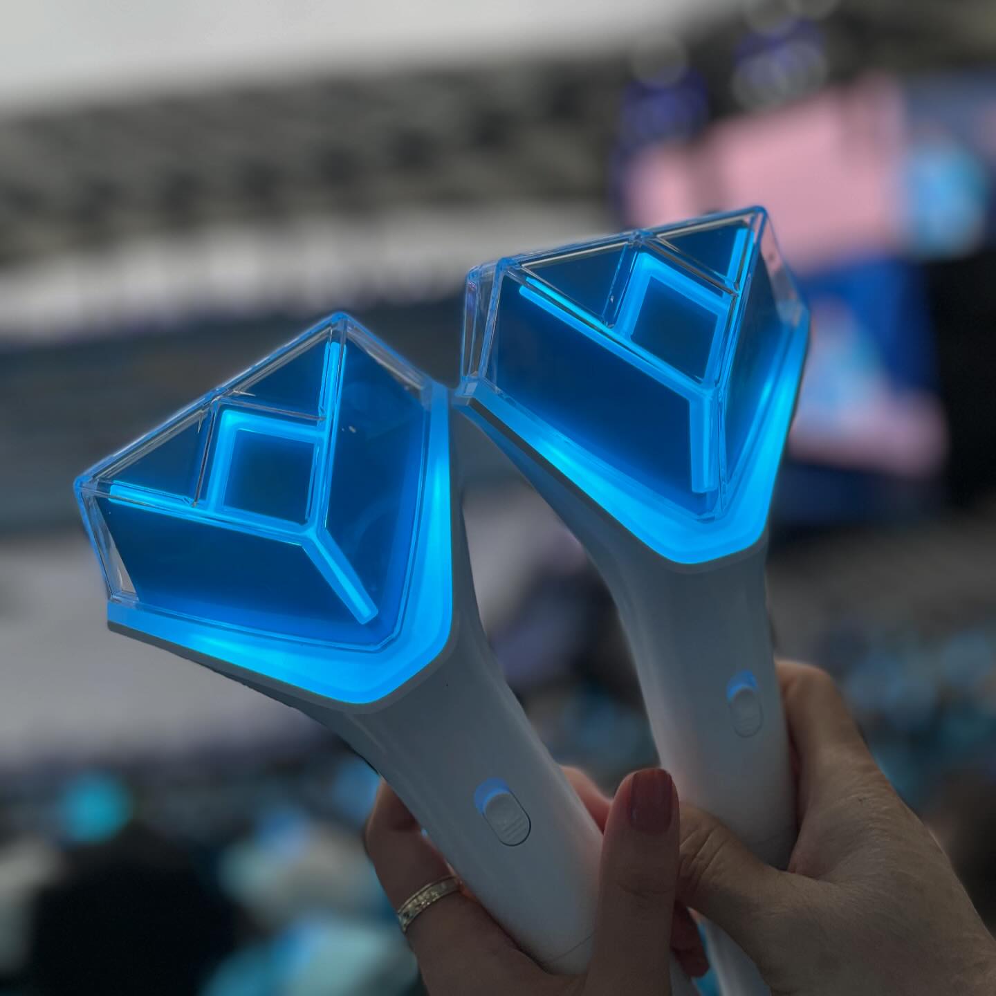 -
올해 첫 상암콘서트도 마미랑 함께. 
웅이가 웅이했다,, 💙

#아임히어로 #영웅시대
#임영웅 #HERO